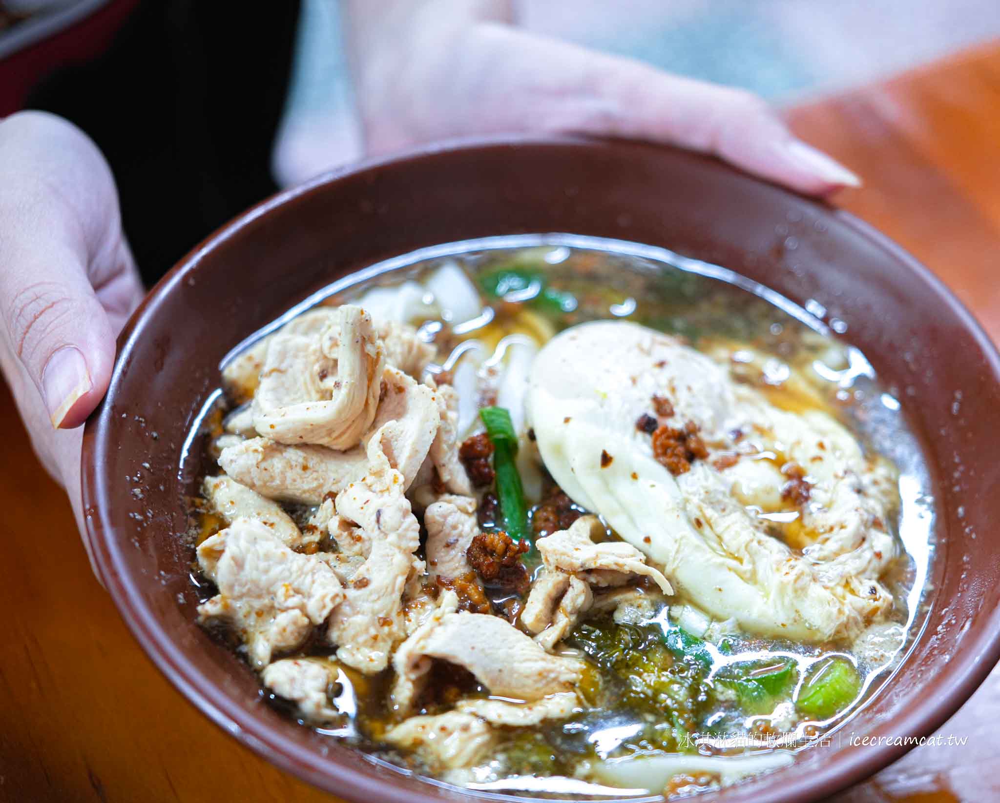 【桃園美食】國旗屋米干店｜忠貞市場必吃、菜單、附近景點、張老旺眷村米干 @冰淇淋貓的軟爛生活