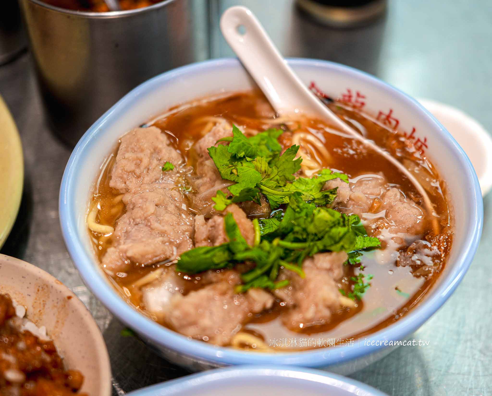 基隆【金龍肉焿】三沙灣排隊小吃，在地人從小吃到大的肉羹菜單必點豬腳 @冰淇淋貓的軟爛生活