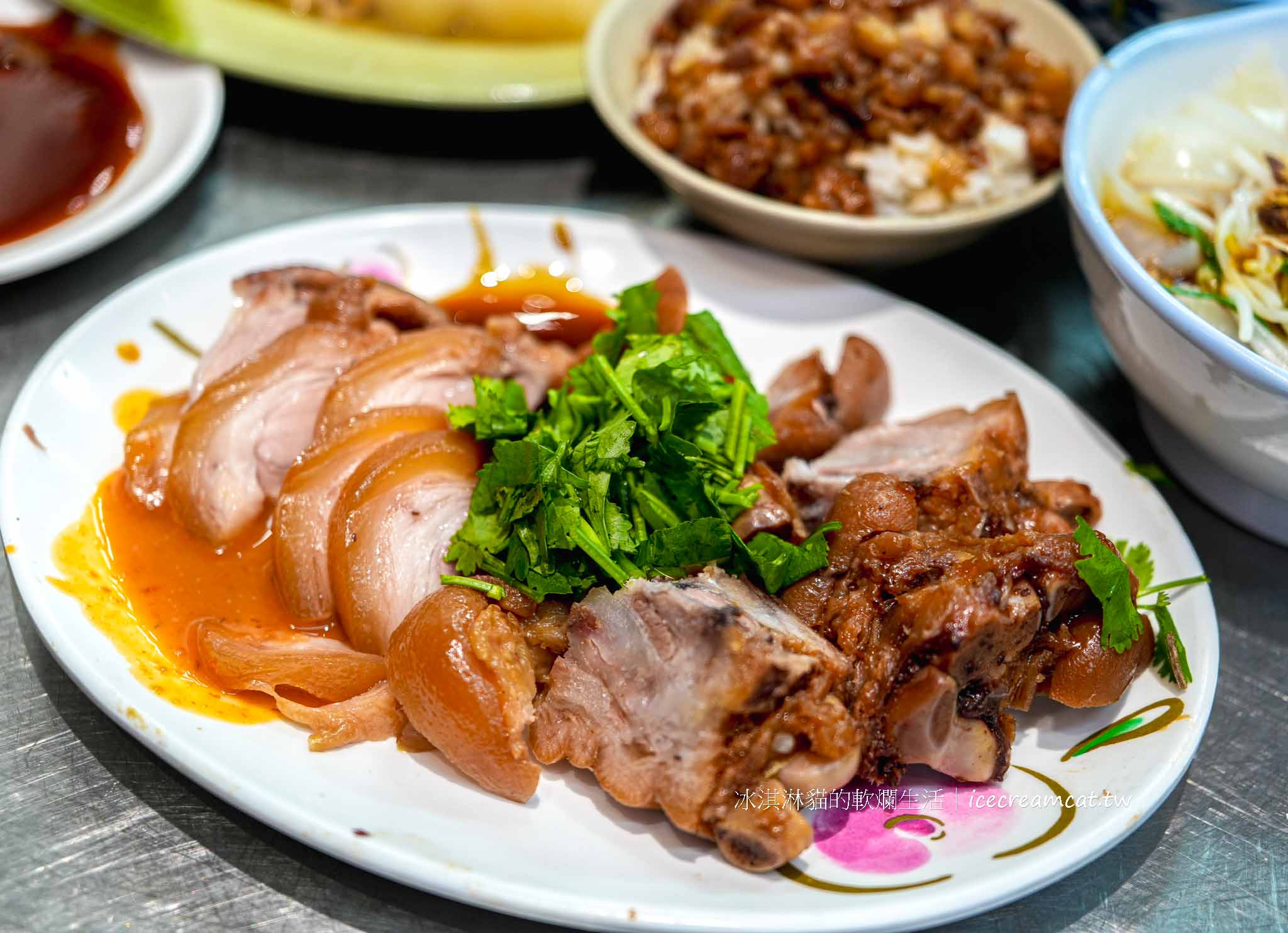 基隆【金龍肉焿】三沙灣排隊小吃,在地人從小吃到大的肉羹菜單必點豬腳 @冰淇淋貓的軟爛生活 基隆【金龍肉焿】三沙灣排隊小吃,在地人從小吃到大的肉羹菜單必點豬腳 @冰淇淋貓的軟爛生活