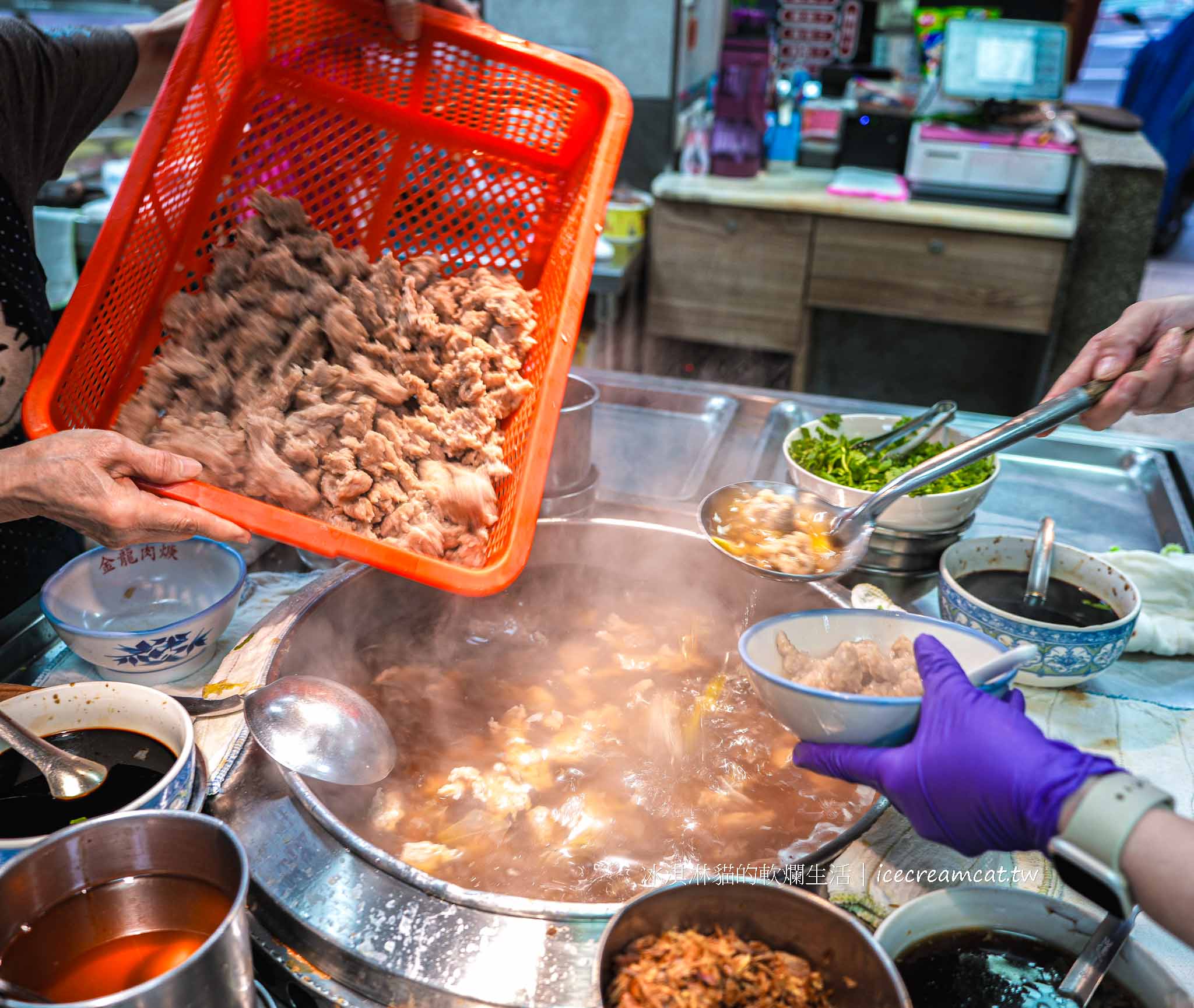 【香港銅鑼灣美食】何洪記粥麵專家米其林一星餐廳，蔡瀾讚為香港最好吃的乾炒牛河，菜單必吃及第粥 @冰淇淋貓的軟爛生活