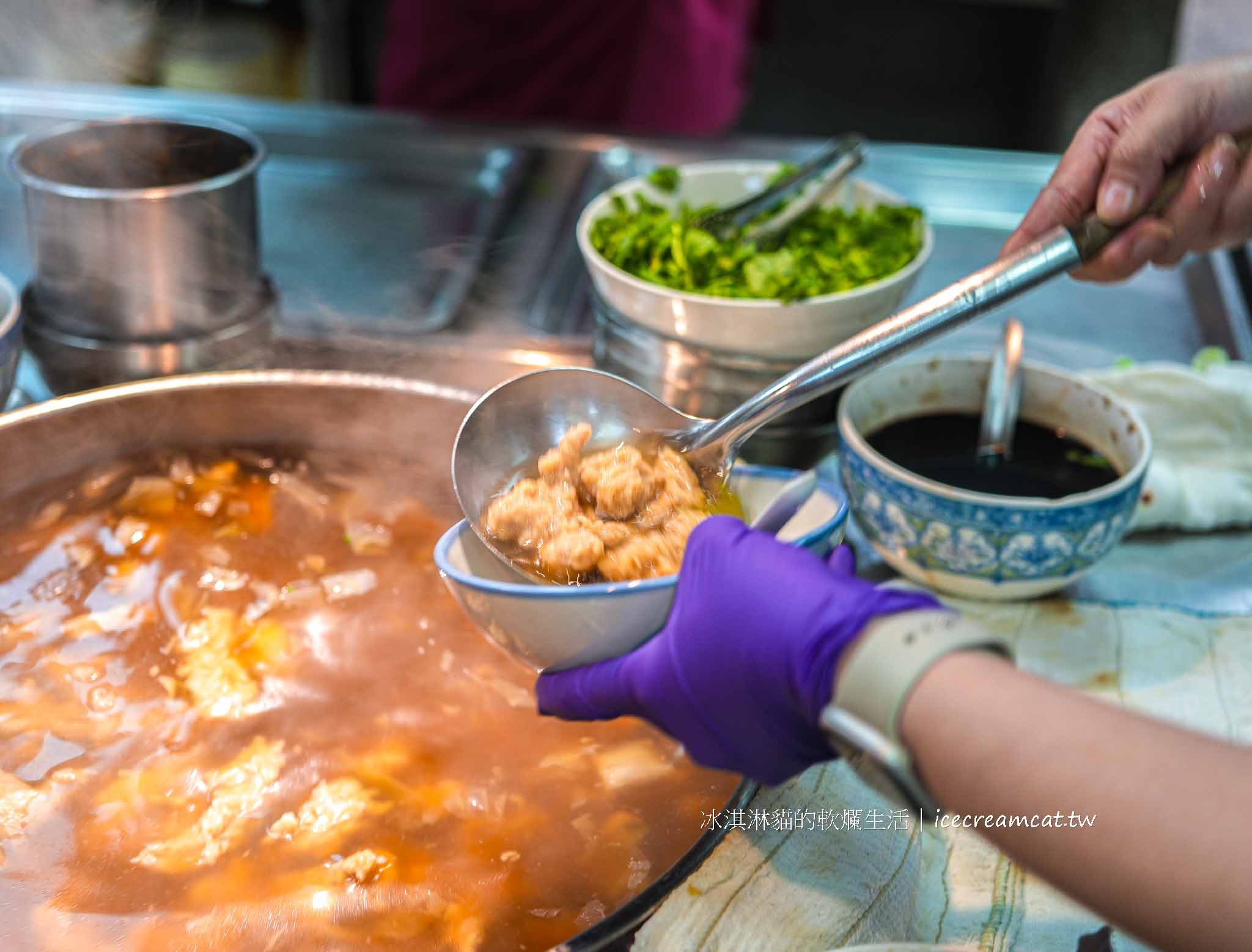基隆【金龍肉焿】三沙灣排隊小吃，在地人從小吃到大的肉羹菜單必點豬腳 @冰淇淋貓的軟爛生活