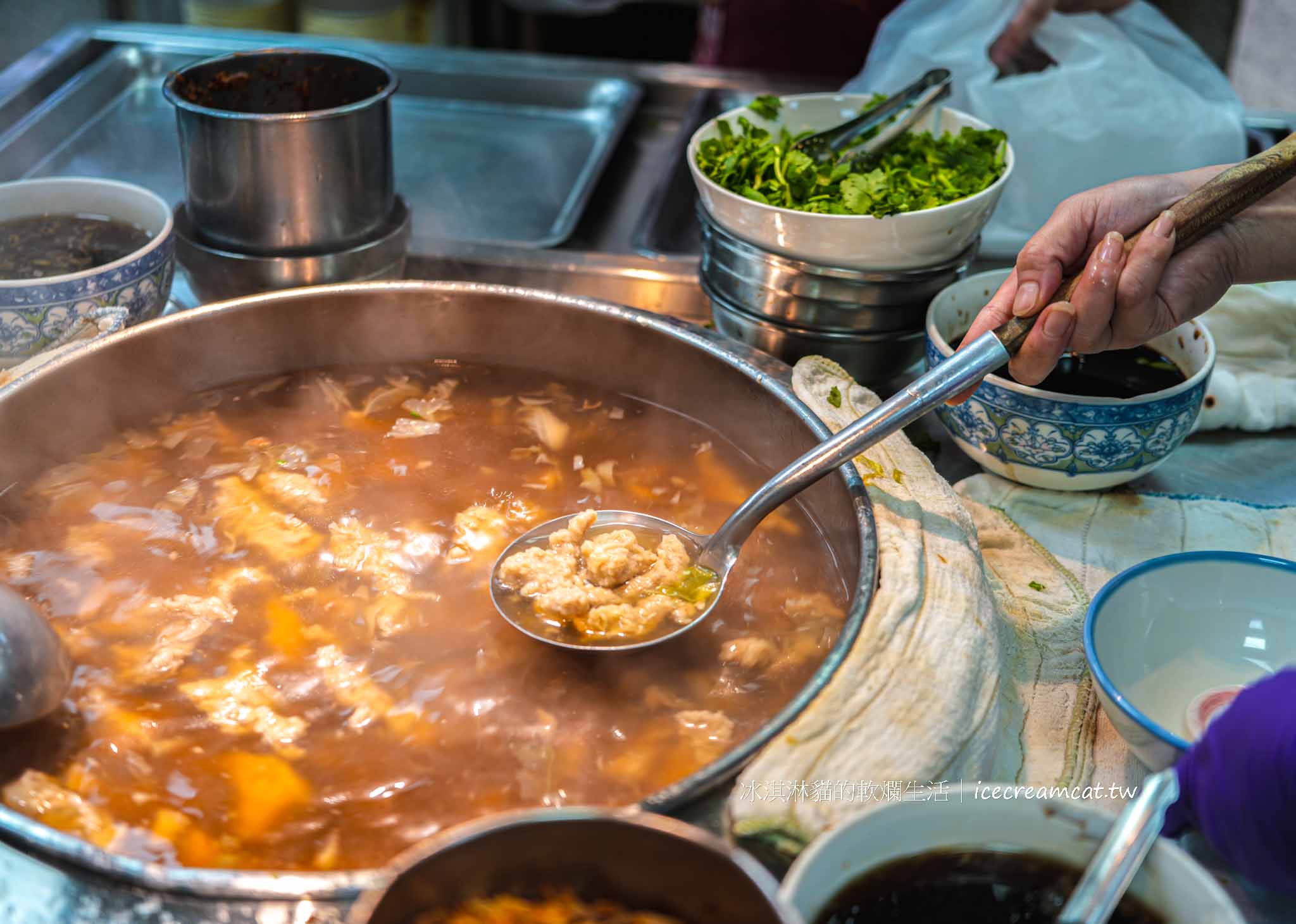 基隆【金龍肉焿】三沙灣排隊小吃,在地人從小吃到大的肉羹菜單必點豬腳 @冰淇淋貓的軟爛生活 基隆【金龍肉焿】三沙灣排隊小吃,在地人從小吃到大的肉羹菜單必點豬腳 @冰淇淋貓的軟爛生活