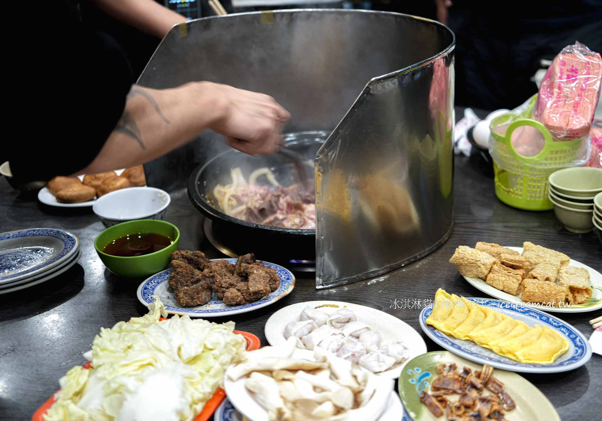 基隆【義美石頭火鍋】無法預約，譽為北台灣最強火鍋餐廳，基隆塔附近美食 @冰淇淋貓的軟爛生活