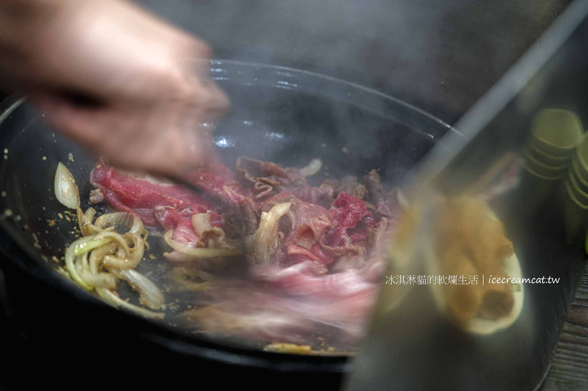 基隆【義美石頭火鍋】無法預約，譽為北台灣最強火鍋餐廳，基隆塔附近美食 @冰淇淋貓的軟爛生活