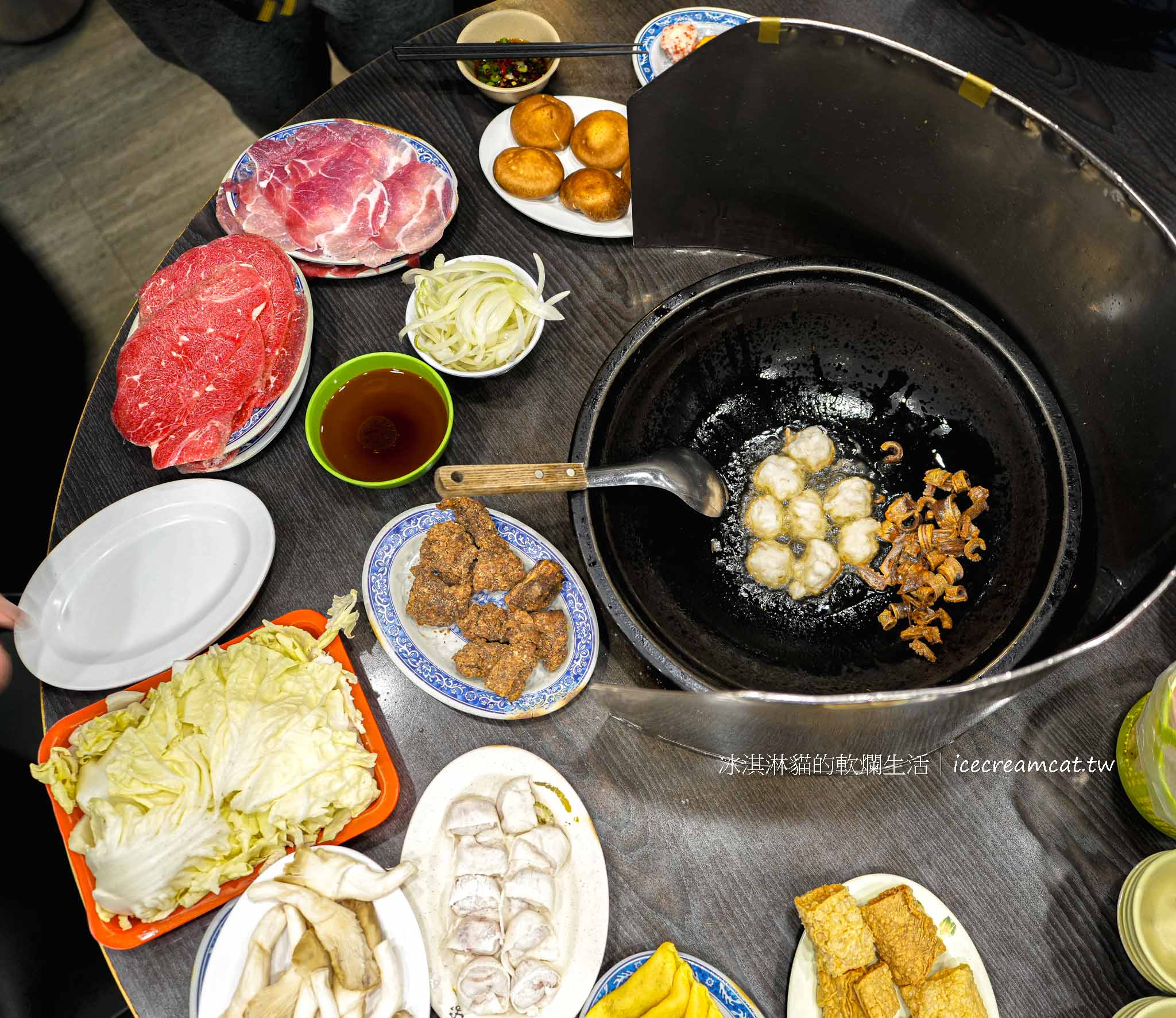 基隆【義美石頭火鍋】無法預約，譽為北台灣最強火鍋餐廳，基隆塔附近美食 @冰淇淋貓的軟爛生活