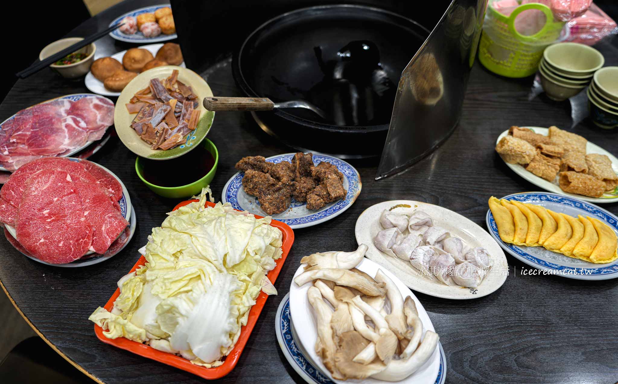 基隆【義美石頭火鍋】無法預約，譽為北台灣最強火鍋餐廳，基隆塔附近美食 @冰淇淋貓的軟爛生活