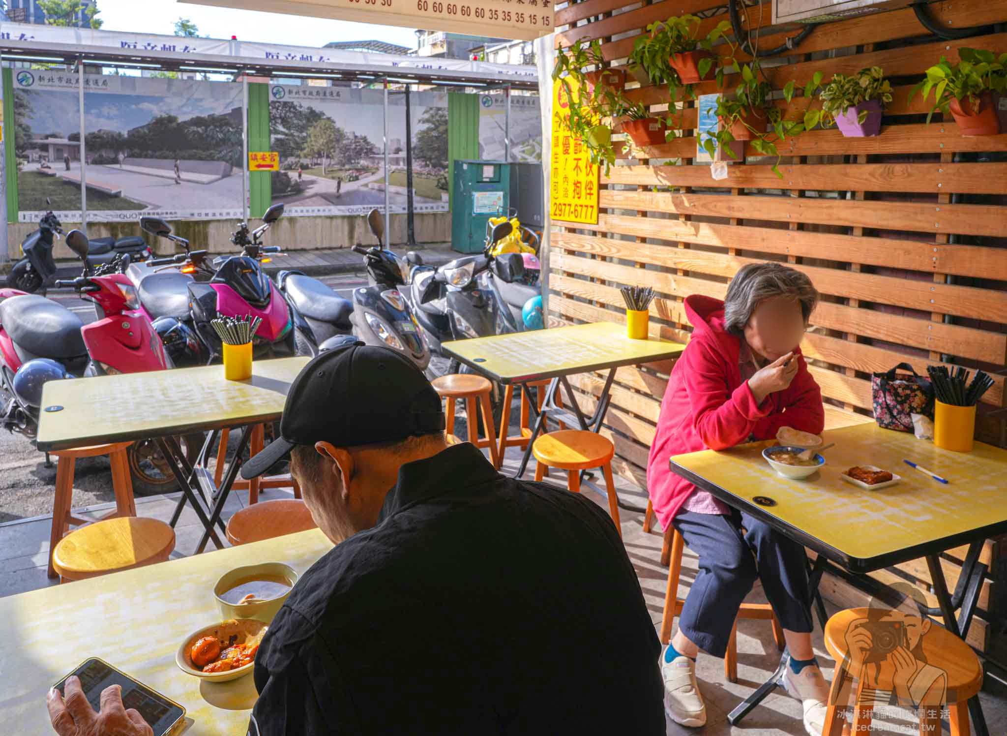 【三重美食】店老大魯肉飯，米其林推薦店小二分店，菜單必點滷肉飯與蝦仁羹 @冰淇淋貓的軟爛生活