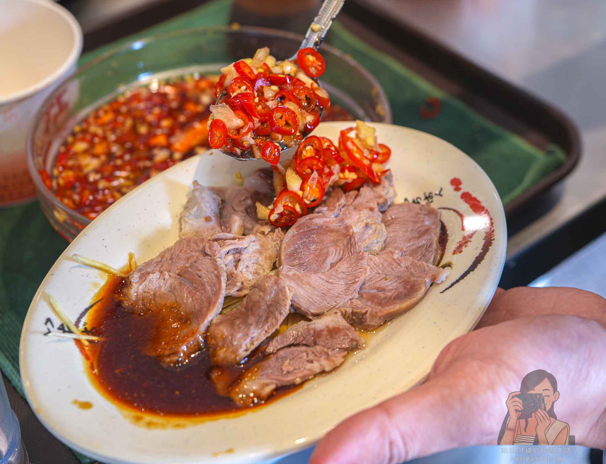 【三重美食】店老大魯肉飯，米其林推薦店小二分店，菜單必點滷肉飯與蝦仁羹 @冰淇淋貓的軟爛生活