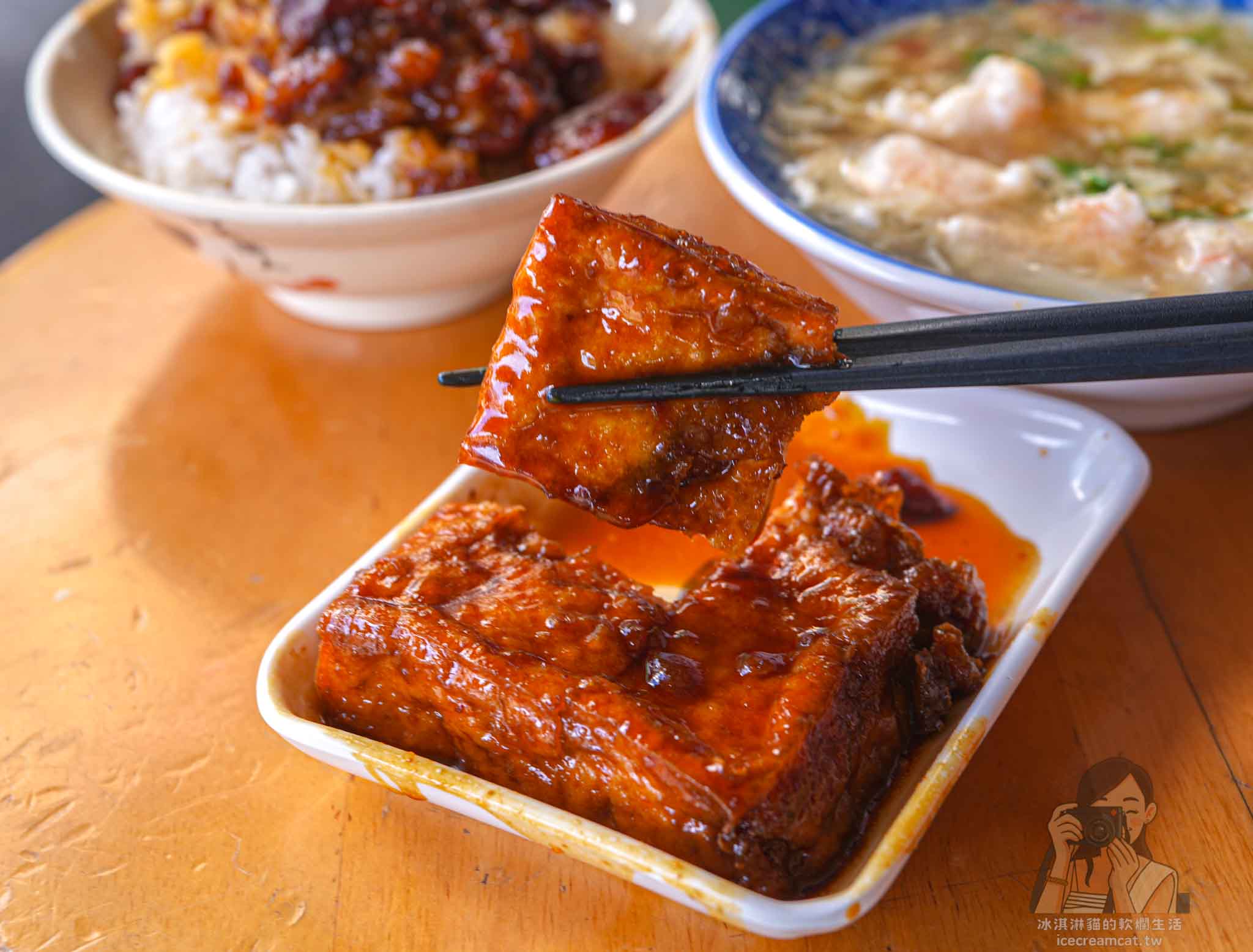 【三重美食】店老大魯肉飯，米其林推薦店小二分店，菜單必點滷肉飯與蝦仁羹 @冰淇淋貓的軟爛生活