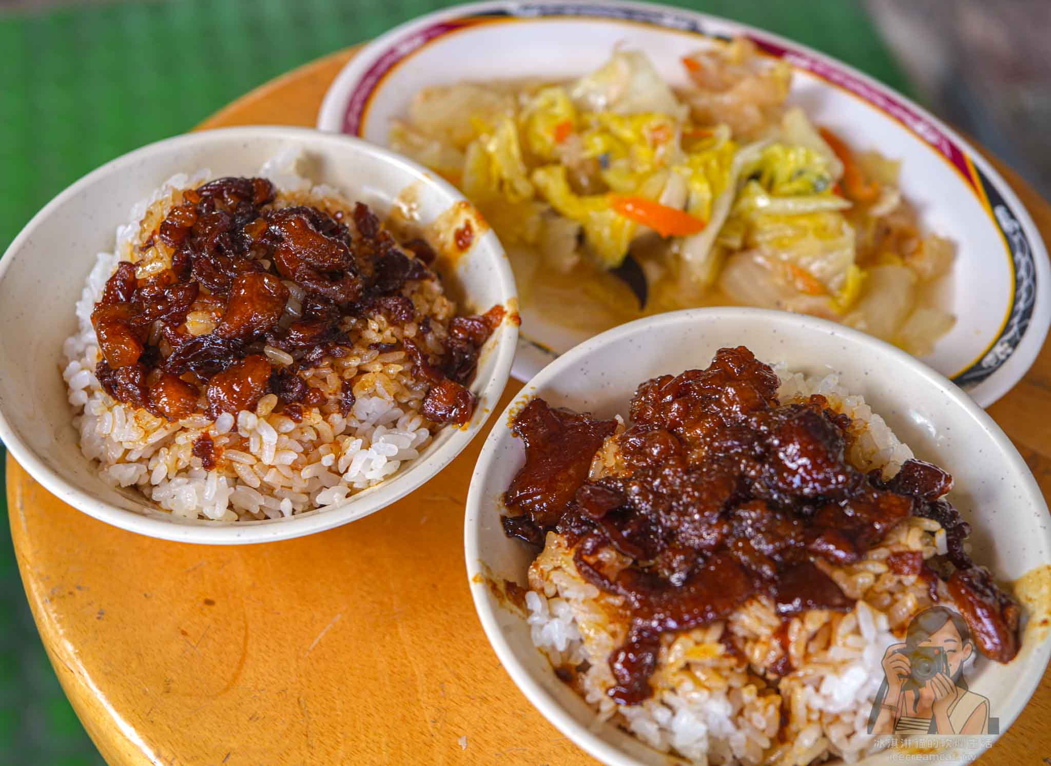 【三重美食】店老大魯肉飯，米其林推薦店小二分店，菜單必點滷肉飯與蝦仁羹 @冰淇淋貓的軟爛生活