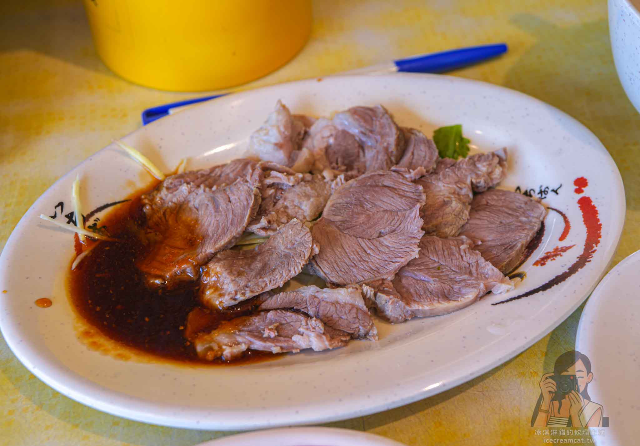 【三重美食】店老大魯肉飯，米其林推薦店小二分店，菜單必點滷肉飯與蝦仁羹 @冰淇淋貓的軟爛生活