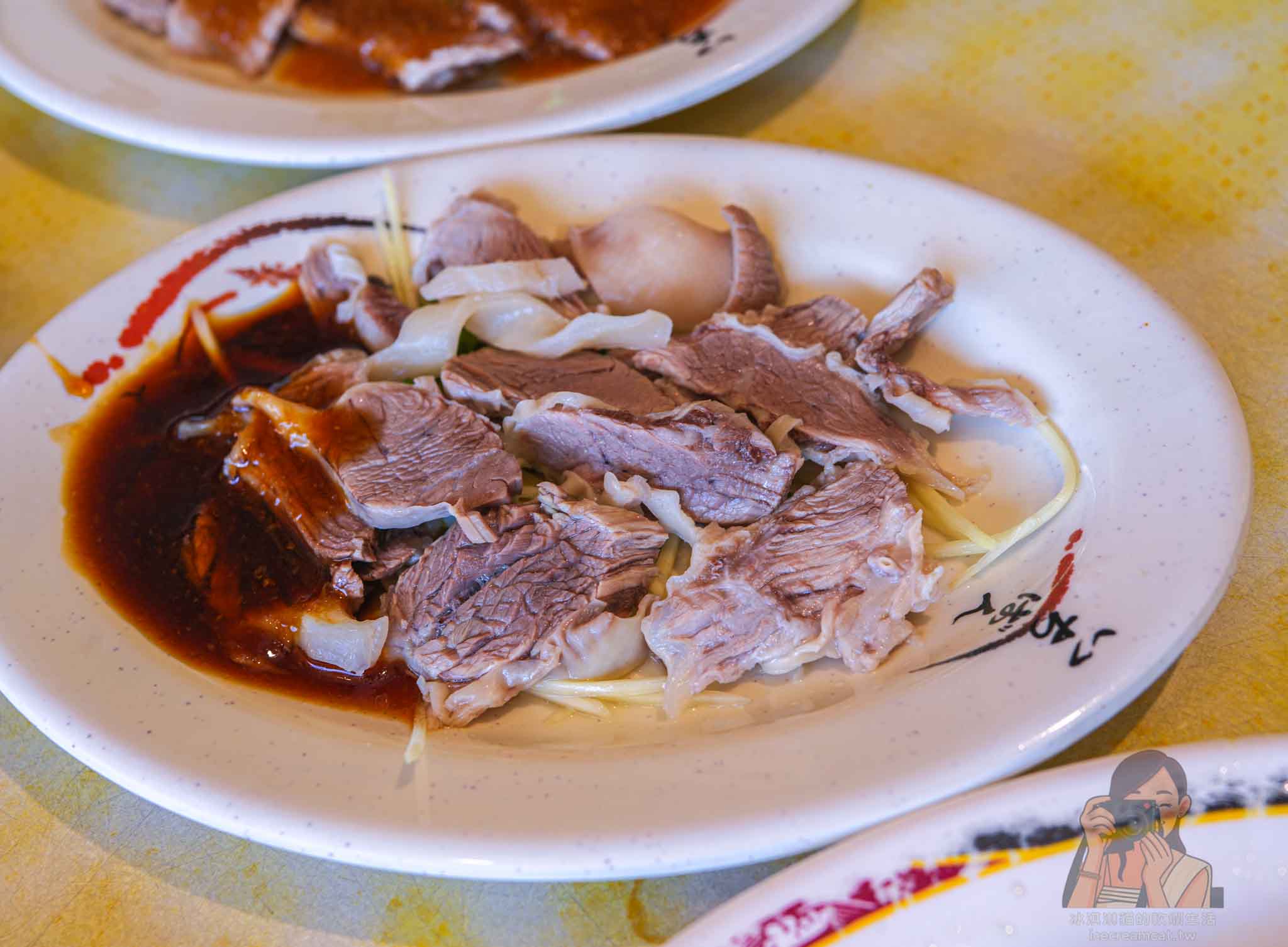 【三重美食】店老大魯肉飯，米其林推薦店小二分店，菜單必點滷肉飯與蝦仁羹 @冰淇淋貓的軟爛生活