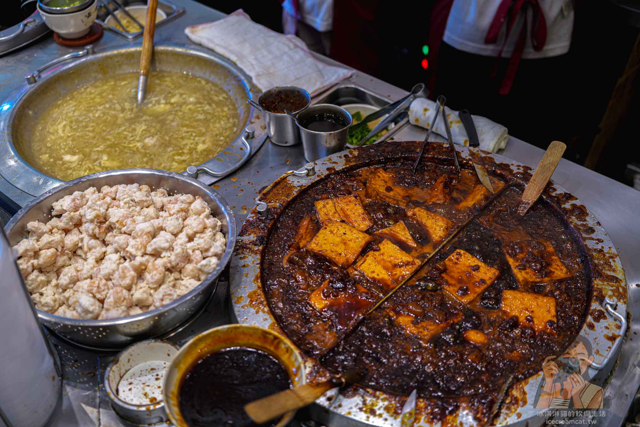 【三重美食】店老大魯肉飯，米其林推薦店小二分店，菜單必點滷肉飯與蝦仁羹 @冰淇淋貓的軟爛生活