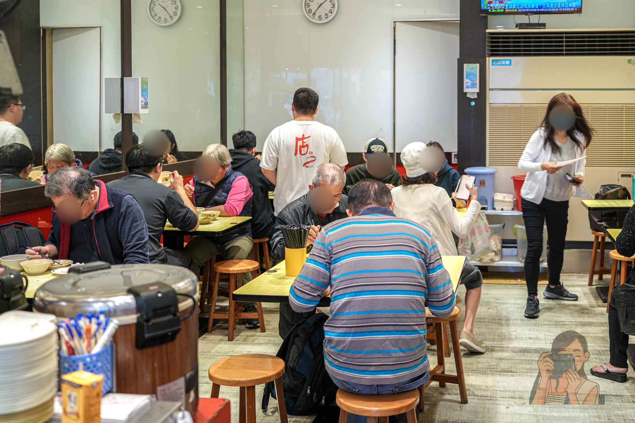 【三重美食】店老大魯肉飯，米其林推薦店小二分店，菜單必點滷肉飯與蝦仁羹 @冰淇淋貓的軟爛生活