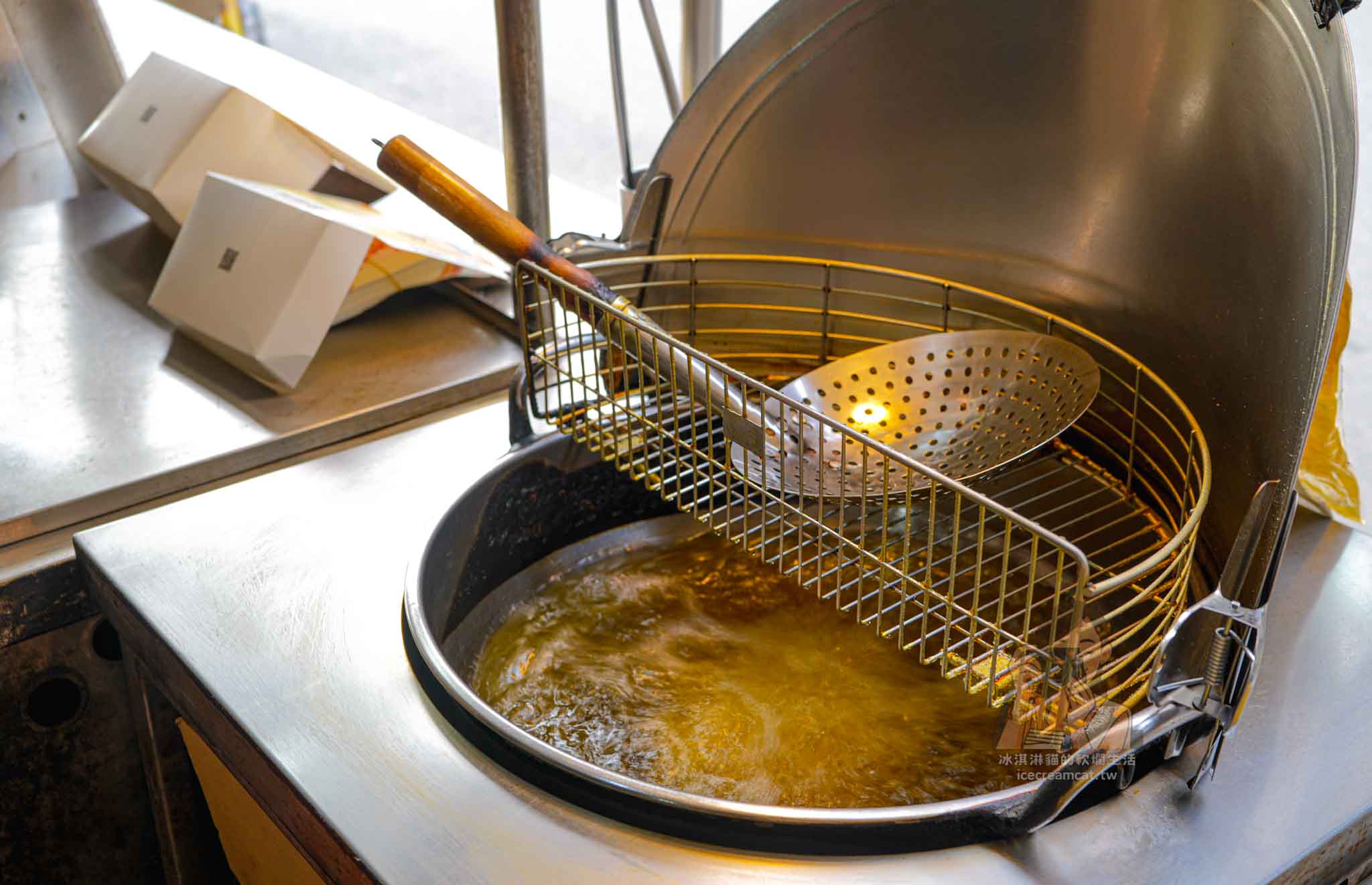 芋頭炸 西瓜巷【金山美食】邪惡思想現炸芋頭，素食可食小吃 @冰淇淋貓的軟爛生活
