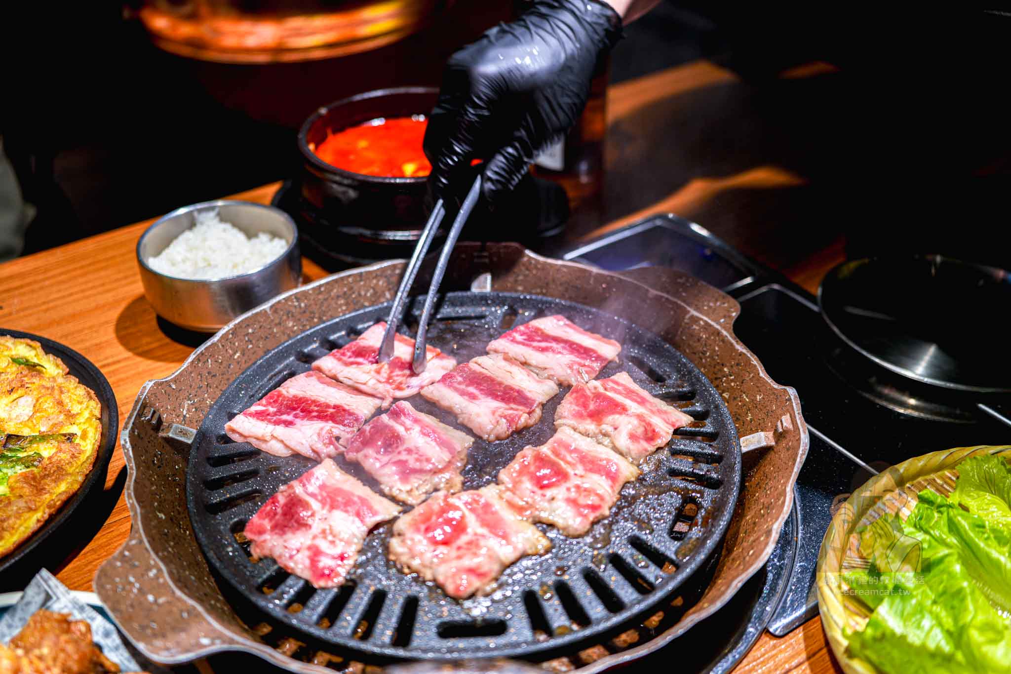 板橋韓式烤肉推薦｜ABV Bar & Kitchen 韓式餐酒館 專人代烤燒肉＋餐酒搭配 @冰淇淋貓的軟爛生活