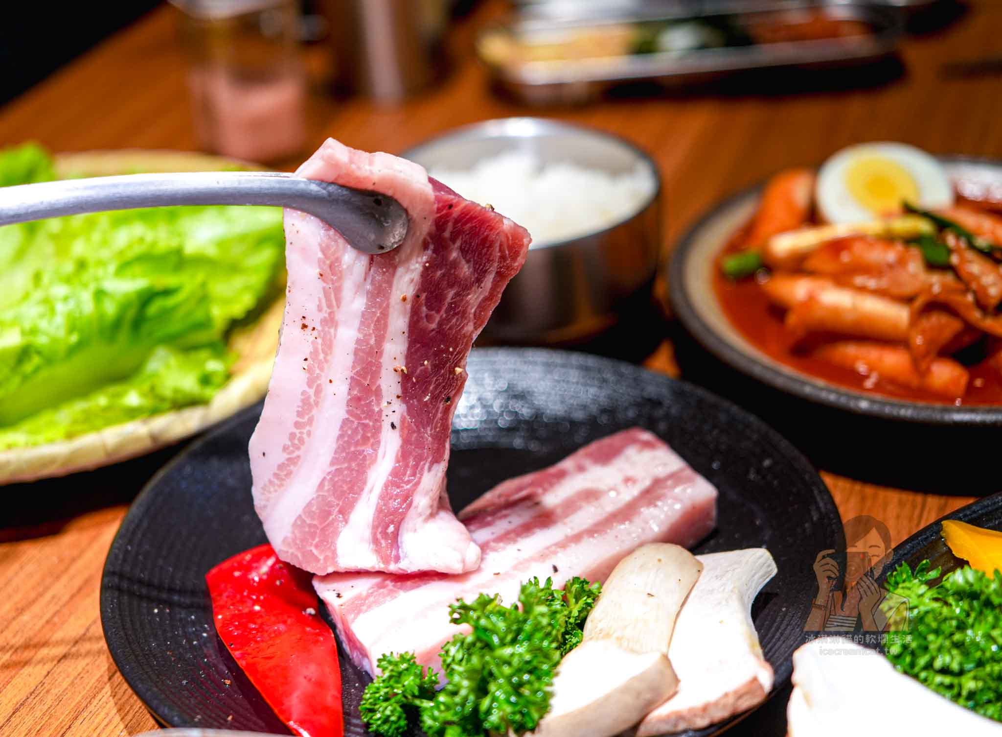 板橋韓式烤肉推薦｜ABV Bar & Kitchen 韓式餐酒館 專人代烤燒肉＋餐酒搭配 @冰淇淋貓的軟爛生活