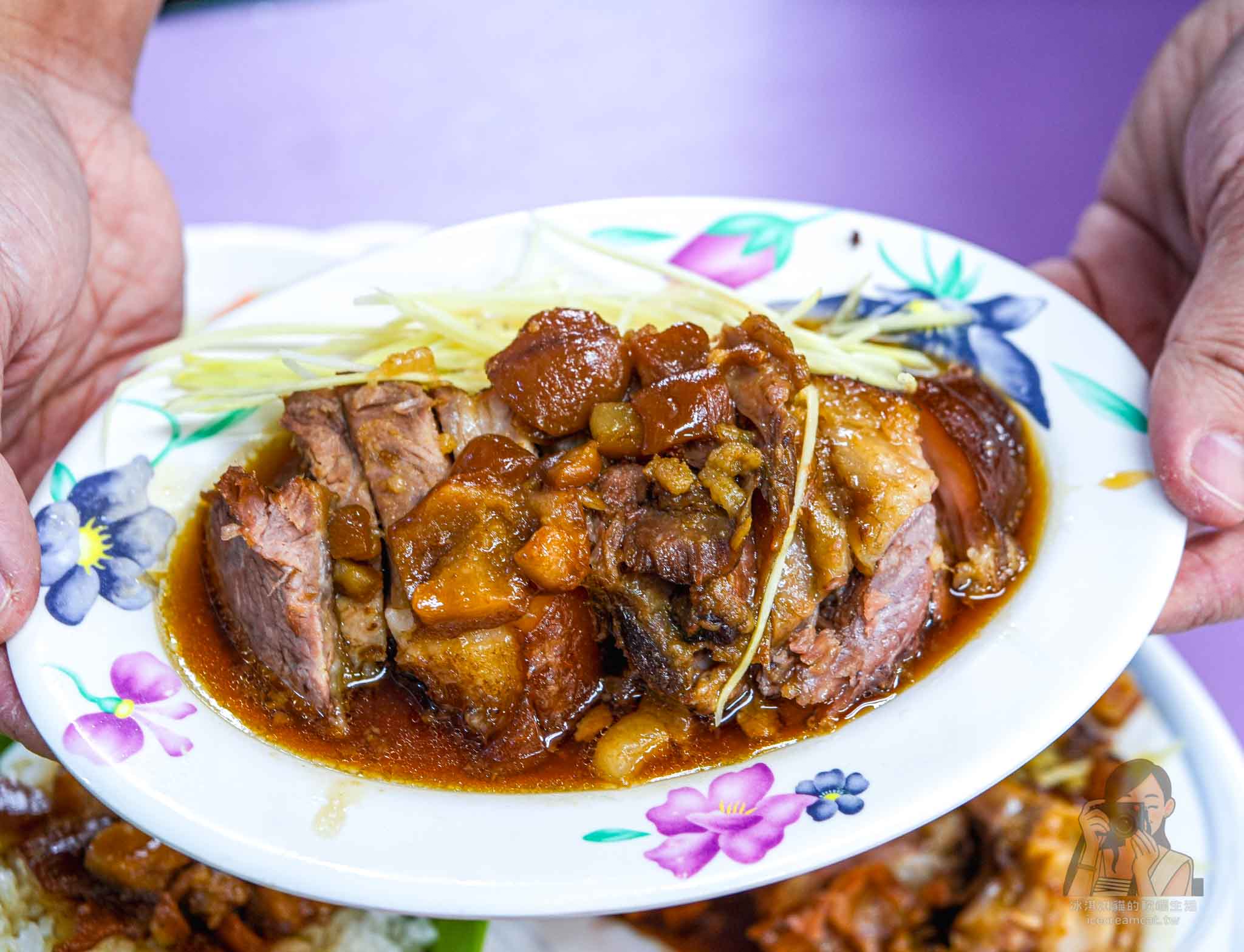 三重【五燈獎】豬腳飯在地經營40年老店,黃仁勳、白種元都愛的豬腳滷肉飯 @冰淇淋貓的軟爛生活 三重【五燈獎】豬腳飯在地經營40年老店,黃仁勳、白種元都愛的豬腳滷肉飯 @冰淇淋貓的軟爛生活