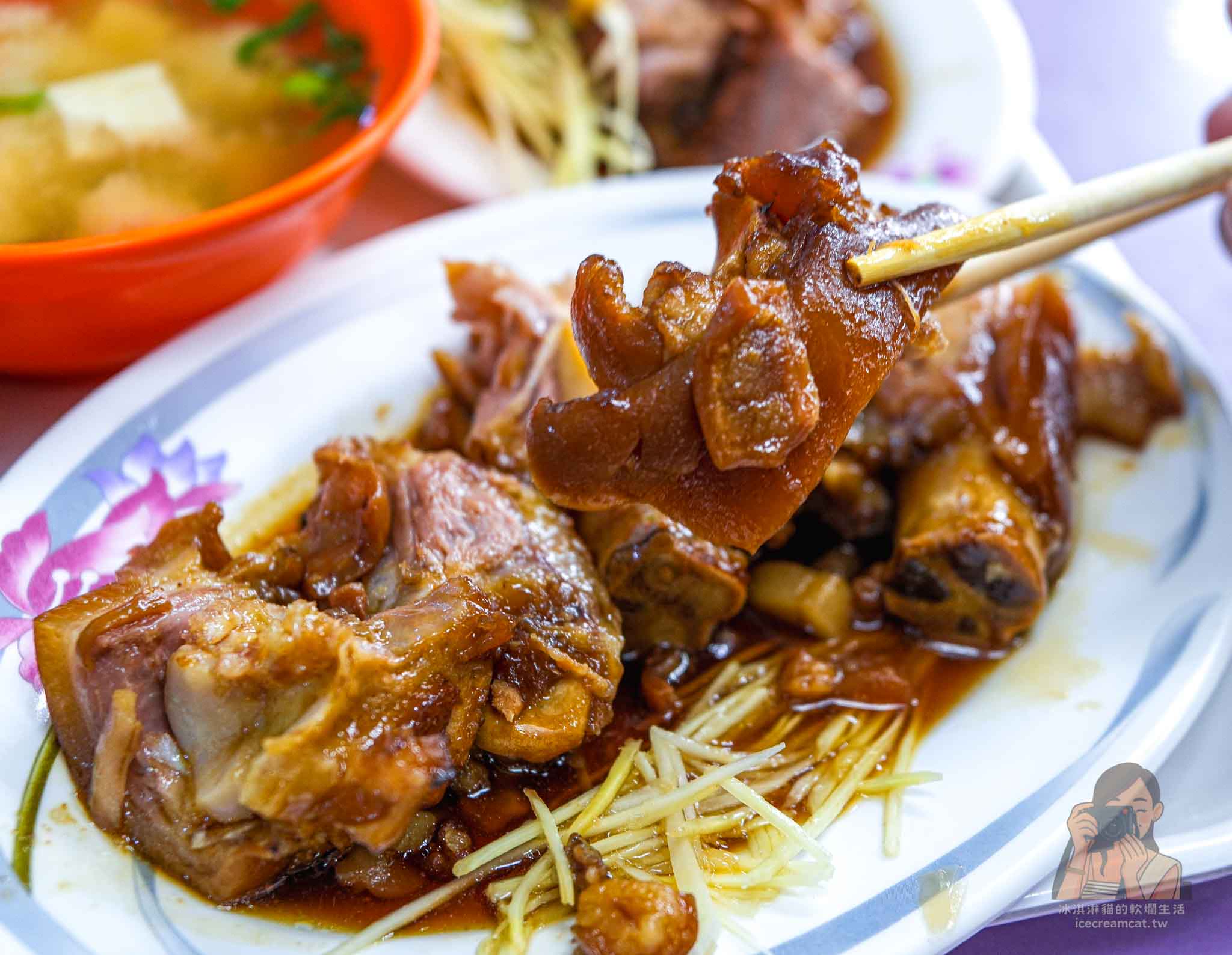 三重【五燈獎】豬腳飯在地經營40年老店,黃仁勳、白種元都愛的豬腳滷肉飯 @冰淇淋貓的軟爛生活 三重【五燈獎】豬腳飯在地經營40年老店,黃仁勳、白種元都愛的豬腳滷肉飯 @冰淇淋貓的軟爛生活