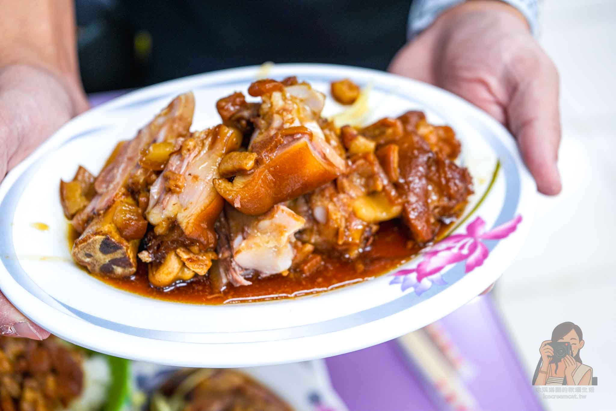三重【五燈獎】豬腳飯在地經營40年老店，黃仁勳、白種元都愛的豬腳滷肉飯 @冰淇淋貓的軟爛生活