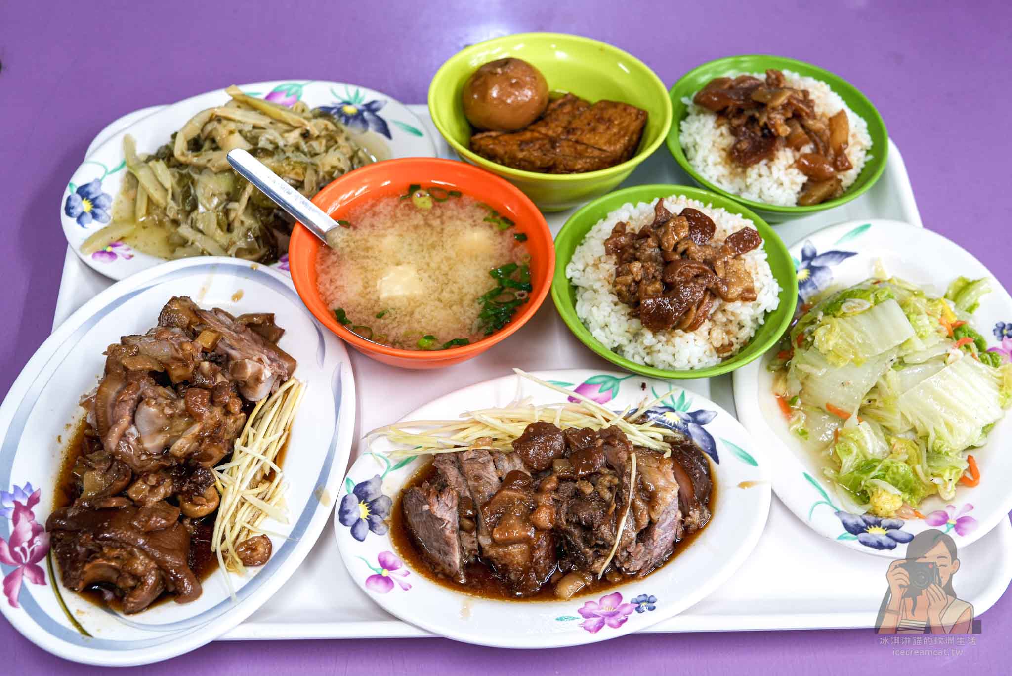 三重【五燈獎】豬腳飯在地經營40年老店,黃仁勳、白種元都愛的豬腳滷肉飯 @冰淇淋貓的軟爛生活 三重【五燈獎】豬腳飯在地經營40年老店,黃仁勳、白種元都愛的豬腳滷肉飯 @冰淇淋貓的軟爛生活