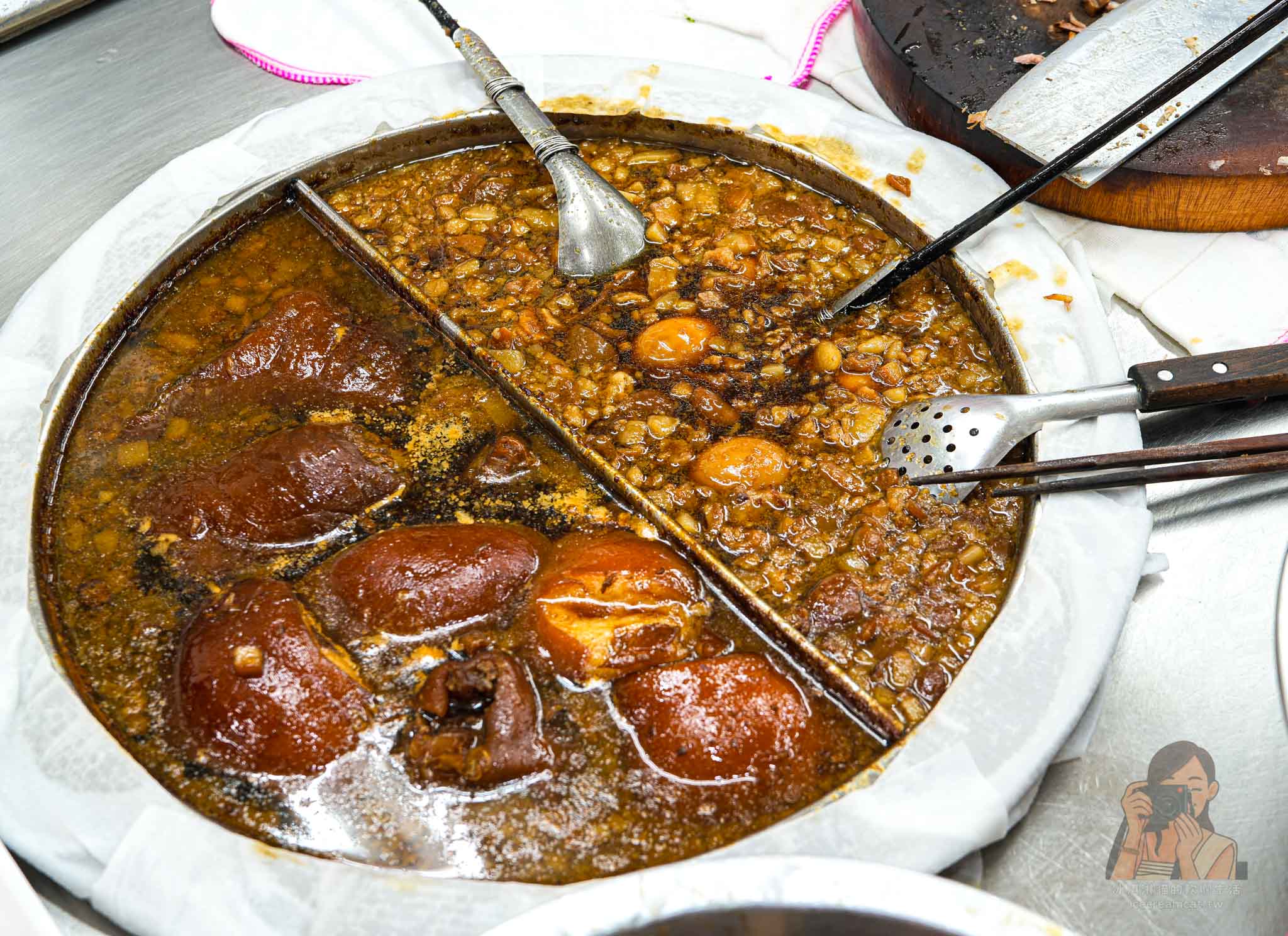 三重【五燈獎】豬腳飯在地經營40年老店,黃仁勳、白種元都愛的豬腳滷肉飯 @冰淇淋貓的軟爛生活 三重【五燈獎】豬腳飯在地經營40年老店,黃仁勳、白種元都愛的豬腳滷肉飯 @冰淇淋貓的軟爛生活