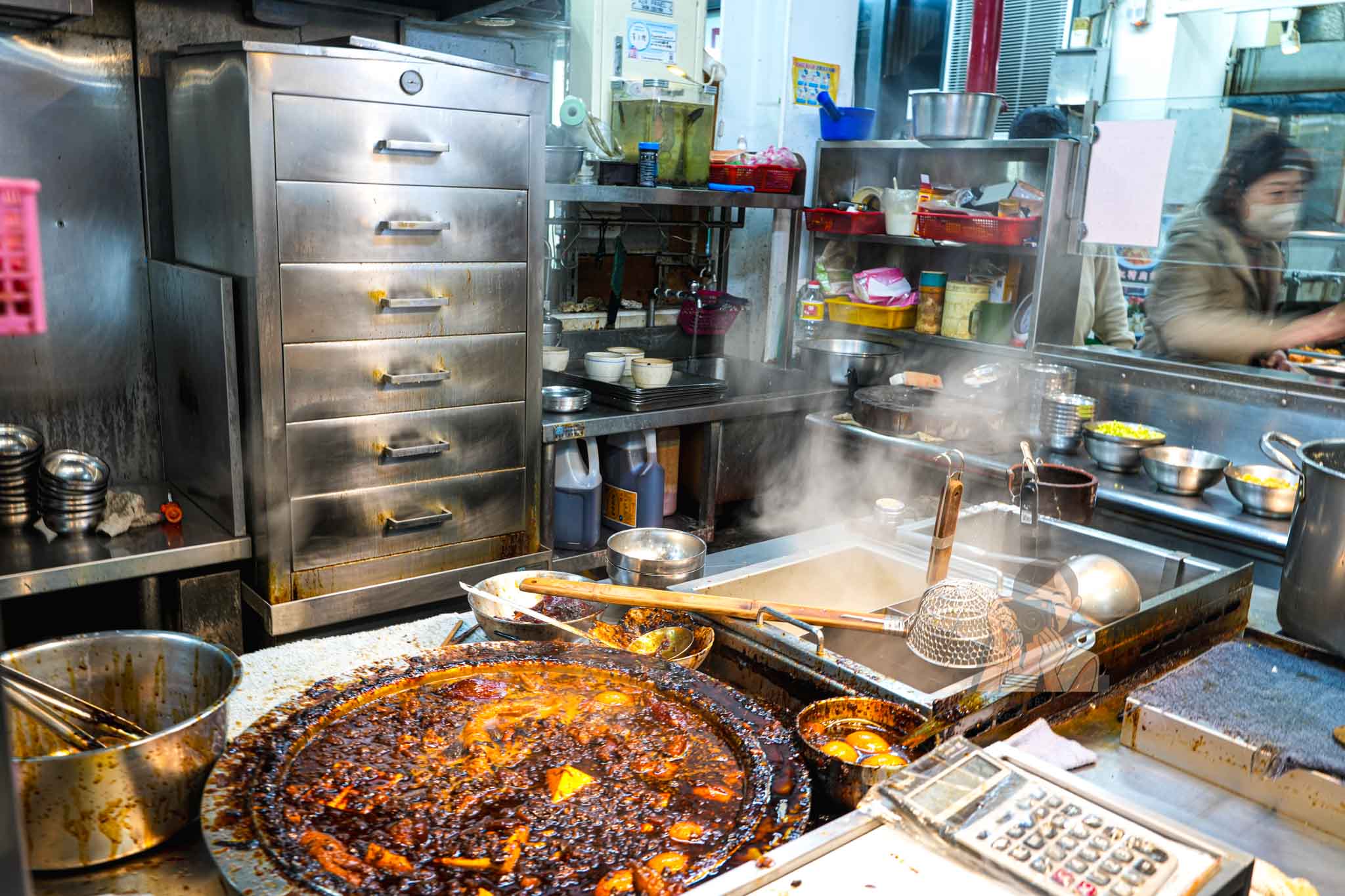 【北投美食】矮仔財滷肉飯北投市場必吃黑金蹄膀！CNN評選台灣小吃推薦 @冰淇淋貓的軟爛生活