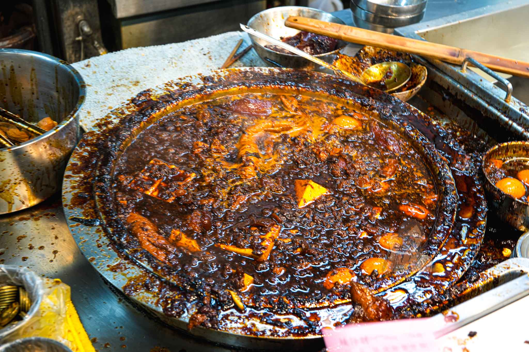 【北投美食】矮仔財滷肉飯北投市場必吃黑金蹄膀！CNN評選台灣小吃推薦 @冰淇淋貓的軟爛生活