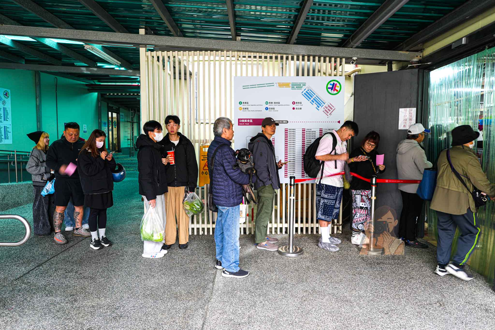 【北投美食】矮仔財滷肉飯北投市場必吃黑金蹄膀！CNN評選台灣小吃推薦 @冰淇淋貓的軟爛生活