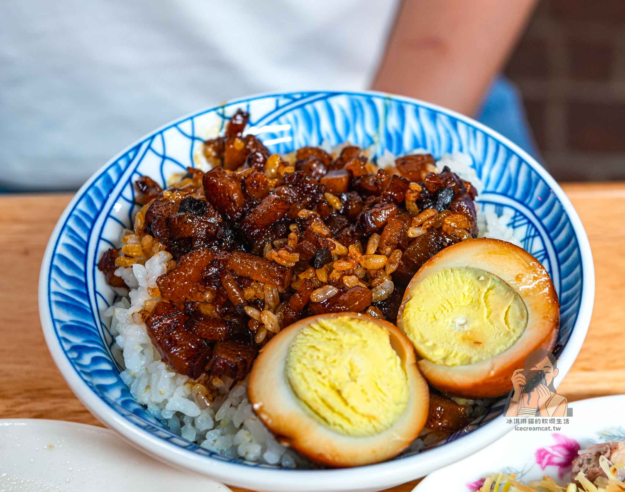 【東門市場必吃】東門城滷肉飯 三代傳承老滷、信義路二段排隊滷肉飯 @冰淇淋貓的軟爛生活