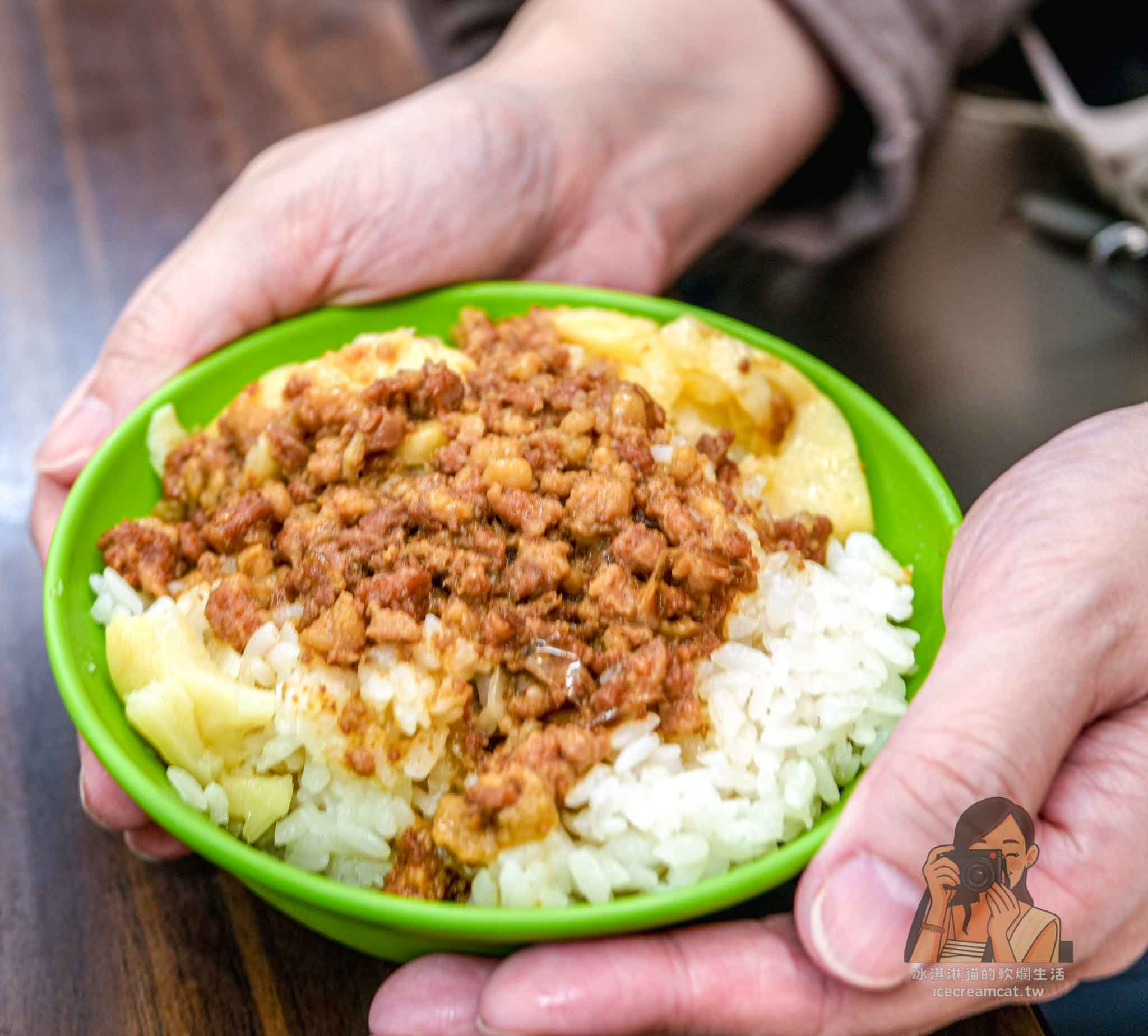 台北【東門赤肉羹】臨沂街56號東門市場美食，赤肉羹份量多、菜單價格親民 @冰淇淋貓的軟爛生活