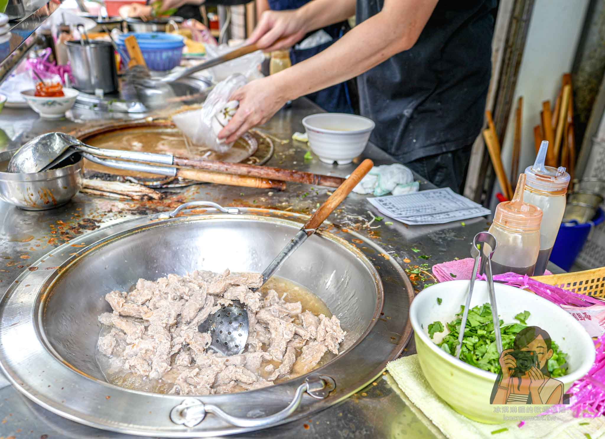 台北【東門赤肉羹】臨沂街56號東門市場美食，赤肉羹份量多、菜單價格親民 @冰淇淋貓的軟爛生活