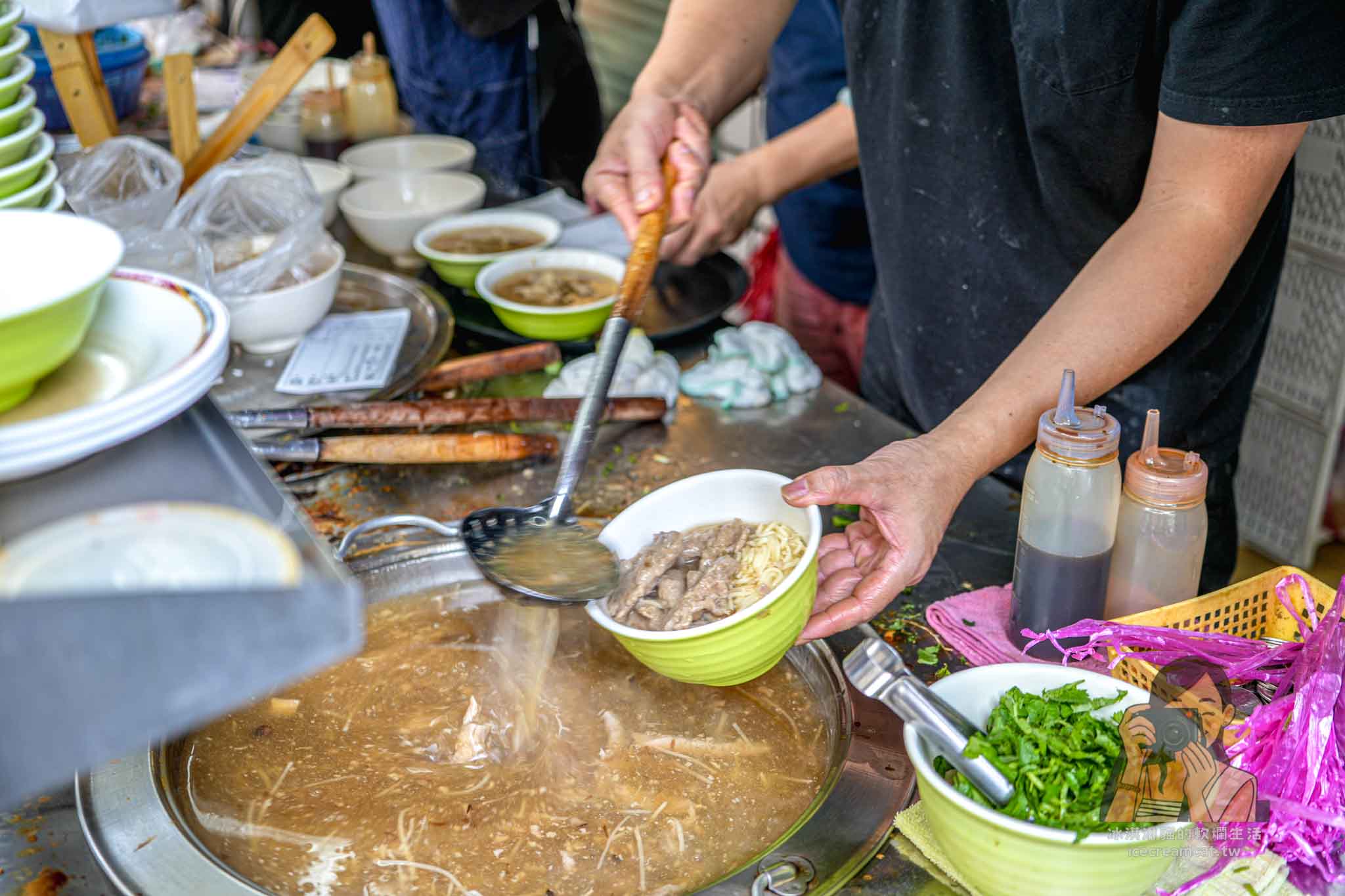台北【東門赤肉羹】臨沂街56號東門市場美食，赤肉羹份量多、菜單價格親民 @冰淇淋貓的軟爛生活