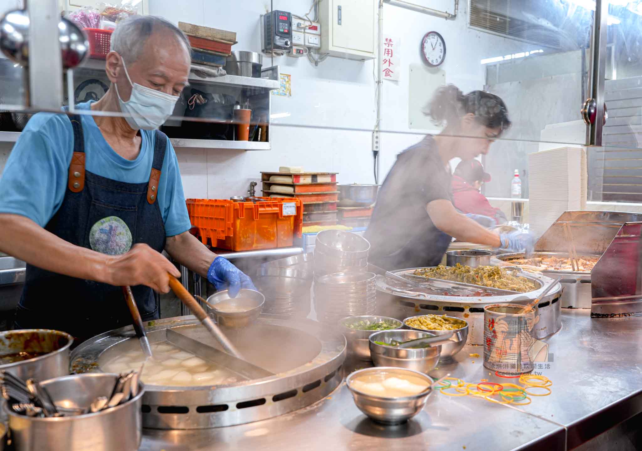 【北投美食】黃家酸菜滷肉飯北投中繼市場必吃小吃酸菜滷肉飯及紅燒肉 @冰淇淋貓的軟爛生活
