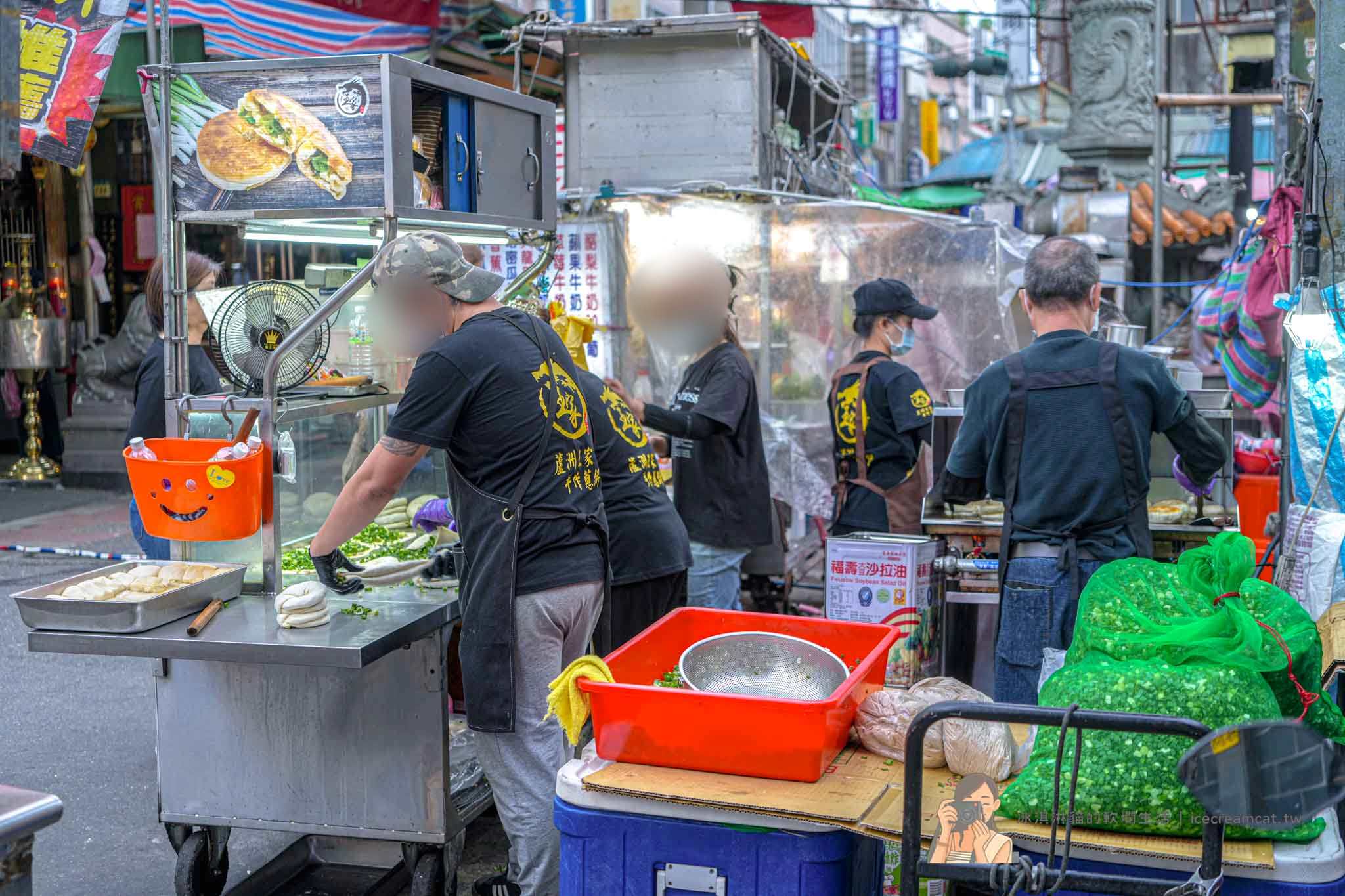 蘆洲廟口夜市必吃【王家手作蔥餅】湧蓮寺旁蔥餅，獨家口味連食尚玩家也推薦 @冰淇淋貓的軟爛生活