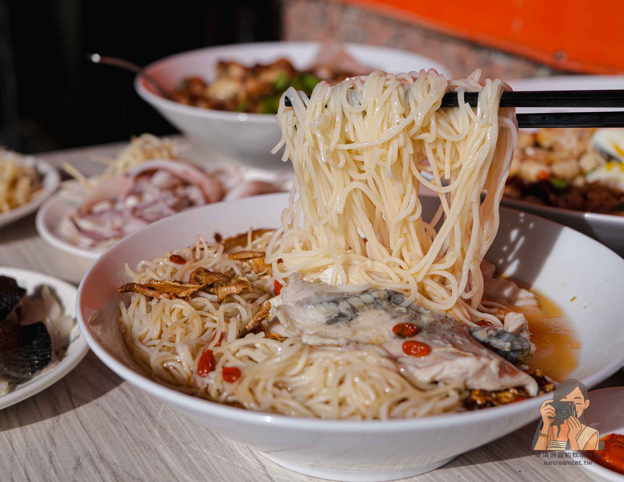 【桃園美食】海料理海米粉(中平店) 爆量干貝滷肉飯太犯規，麻油麵線和海鮮米粉也是必點 @冰淇淋貓的軟爛生活