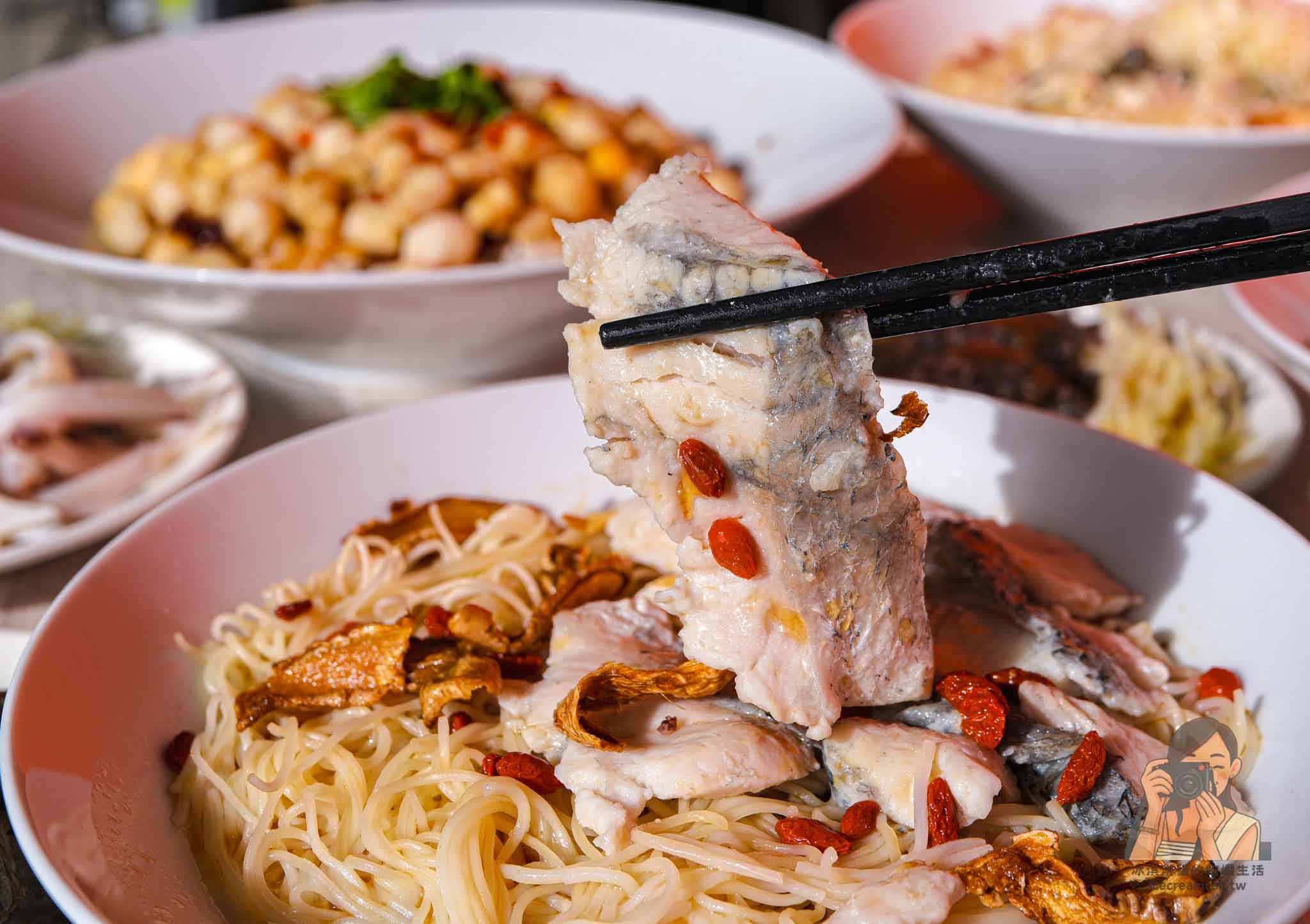 【桃園美食】海料理海米粉(中平店) 爆量干貝滷肉飯太犯規，麻油麵線和海鮮米粉也是必點 @冰淇淋貓的軟爛生活