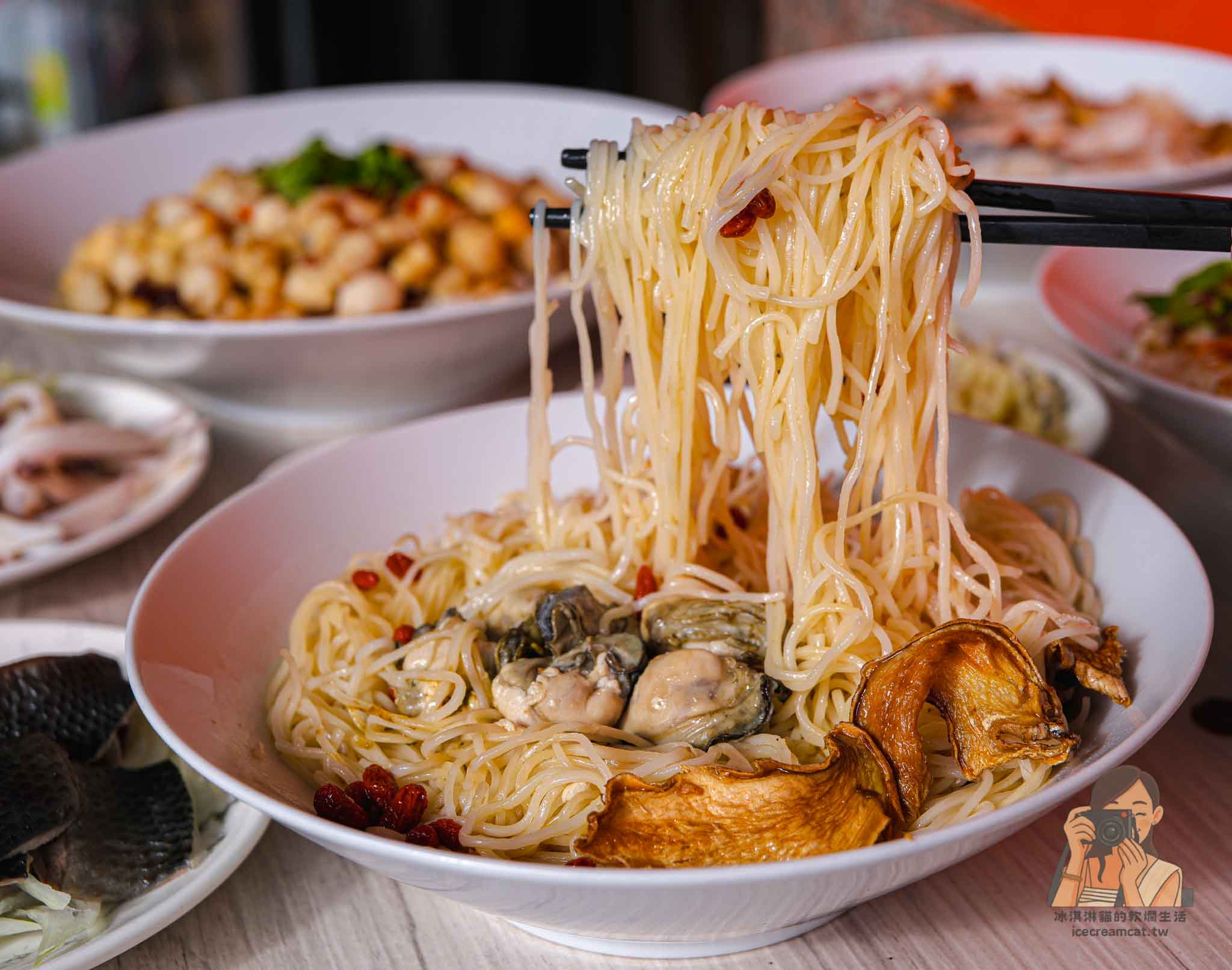 【桃園美食】海料理海米粉(中平店) 爆量干貝滷肉飯太犯規，麻油麵線和海鮮米粉也是必點 @冰淇淋貓的軟爛生活