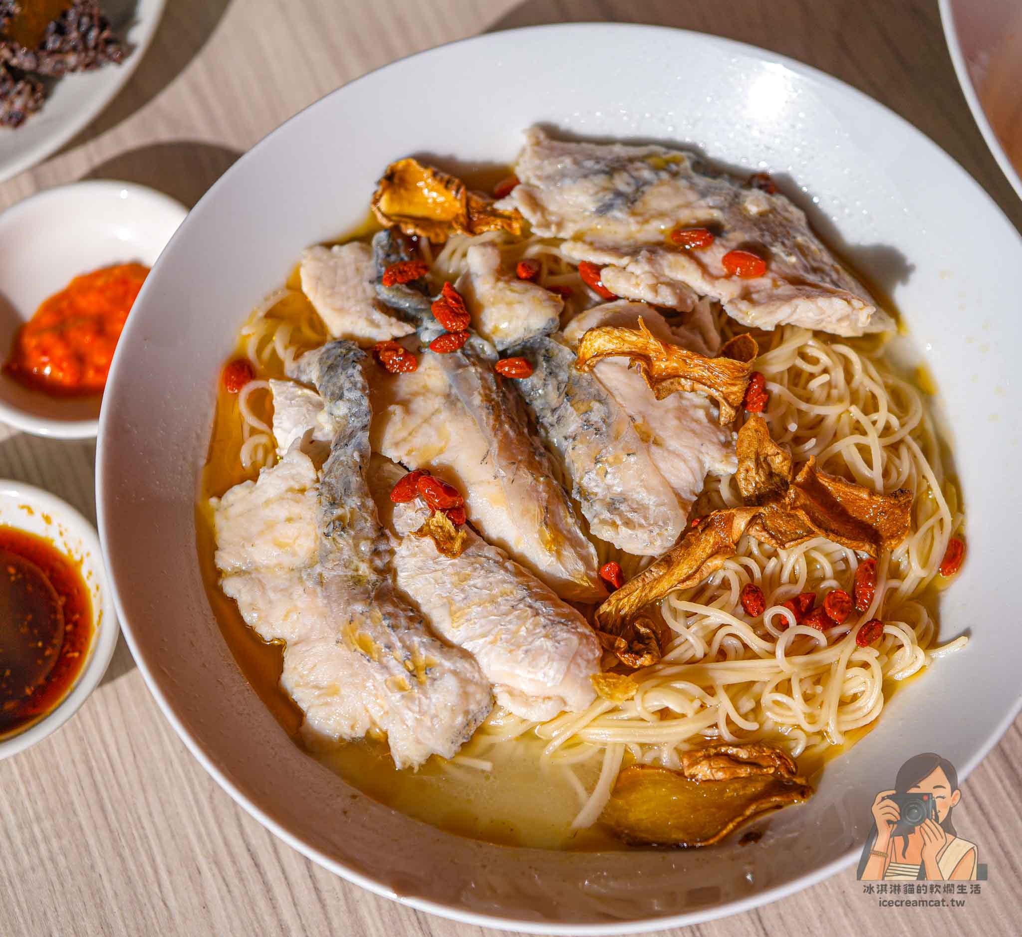 【桃園美食】海料理海米粉(中平店) 爆量干貝滷肉飯太犯規，麻油麵線和海鮮米粉也是必點 @冰淇淋貓的軟爛生活