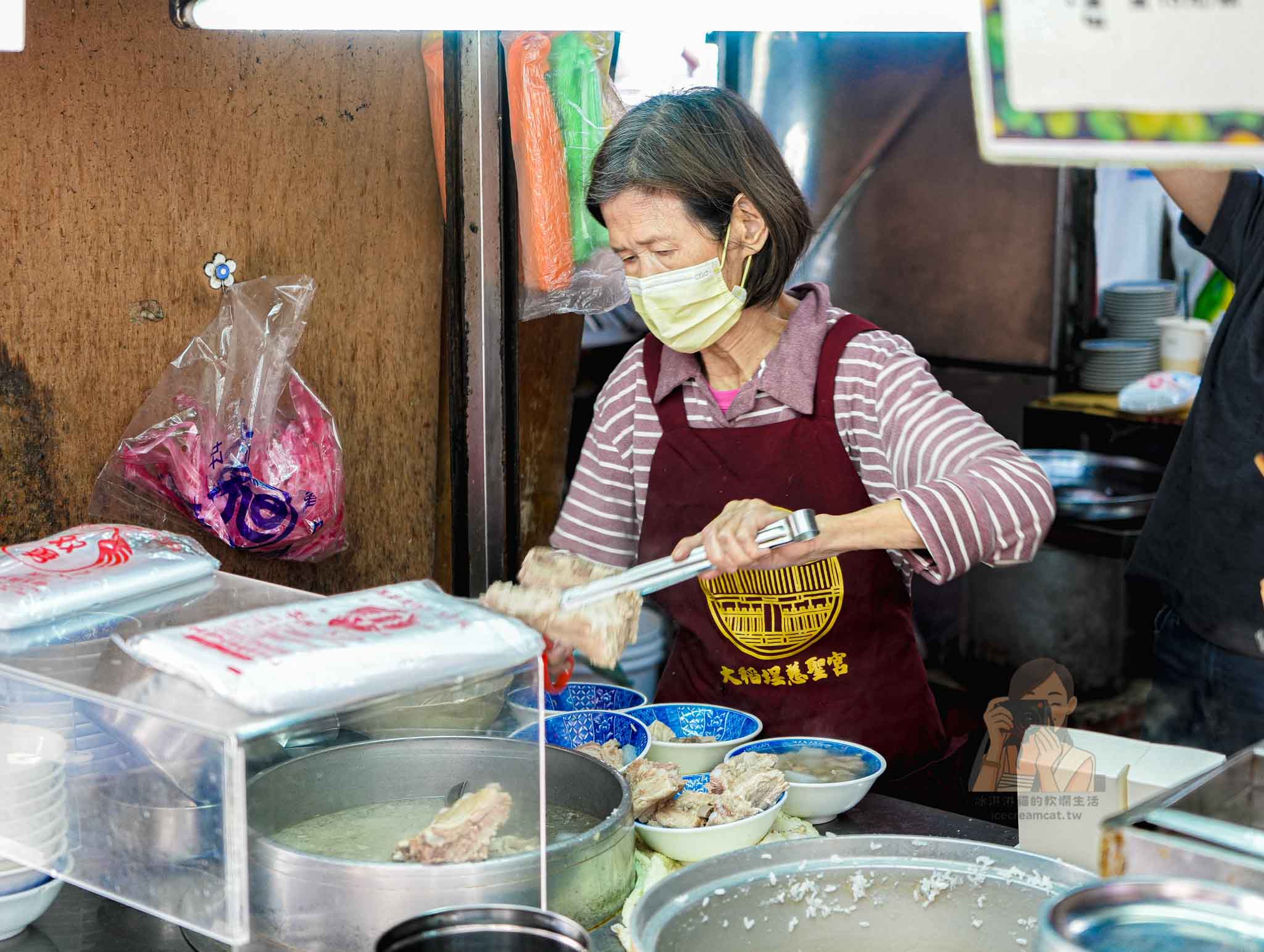 【阿桂姨原汁排骨湯】大稻埕慈聖宮美食街必吃排骨湯，捷運大橋頭站美食 @冰淇淋貓的軟爛生活