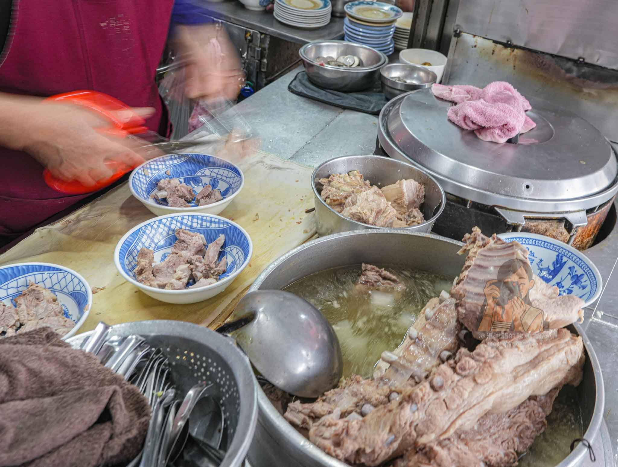 慈聖宮美食｜江家原汁排骨湯，大稻埕大橋頭站老台北人早午餐必吃 @冰淇淋貓的軟爛生活