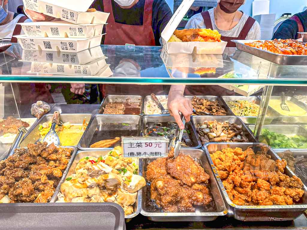 【有口福自助餐】北投石牌平價自助餐推薦，百元便當主菜＋4配菜超划算 @冰淇淋貓的軟爛生活