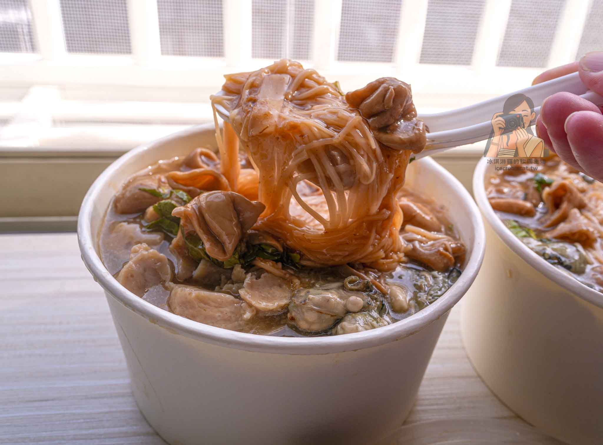 阿鎂麵線【北投石牌美食】排隊麵線攤，招牌麵線＋豬血糕必點｜唭哩岸站美食 @冰淇淋貓的軟爛生活