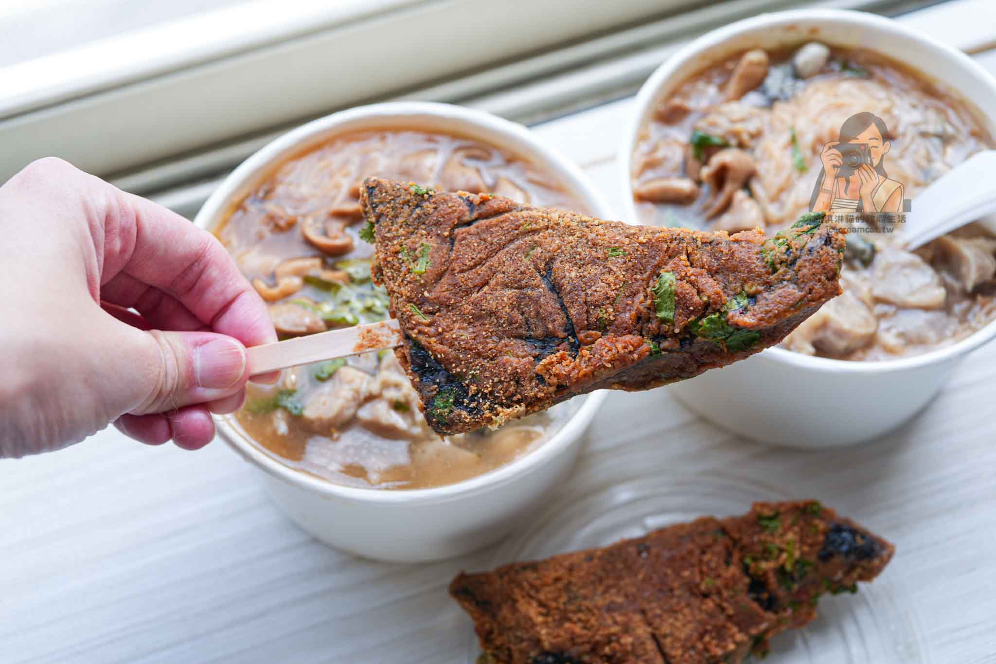 阿鎂麵線【北投石牌美食】排隊麵線攤，招牌麵線＋豬血糕必點｜唭哩岸站美食 @冰淇淋貓的軟爛生活