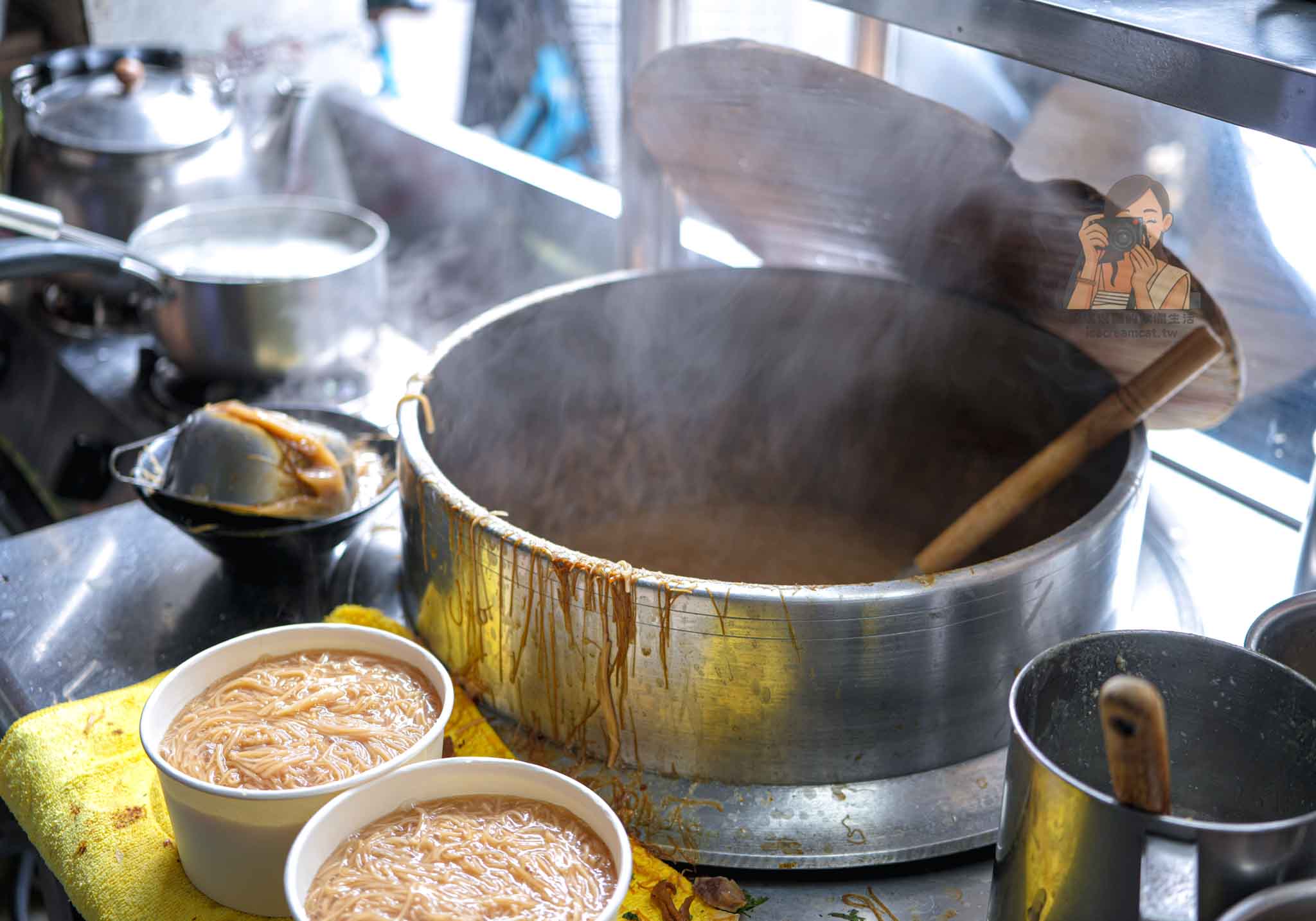 阿鎂麵線【北投石牌美食】排隊麵線攤，招牌麵線＋豬血糕必點｜唭哩岸站美食 @冰淇淋貓的軟爛生活