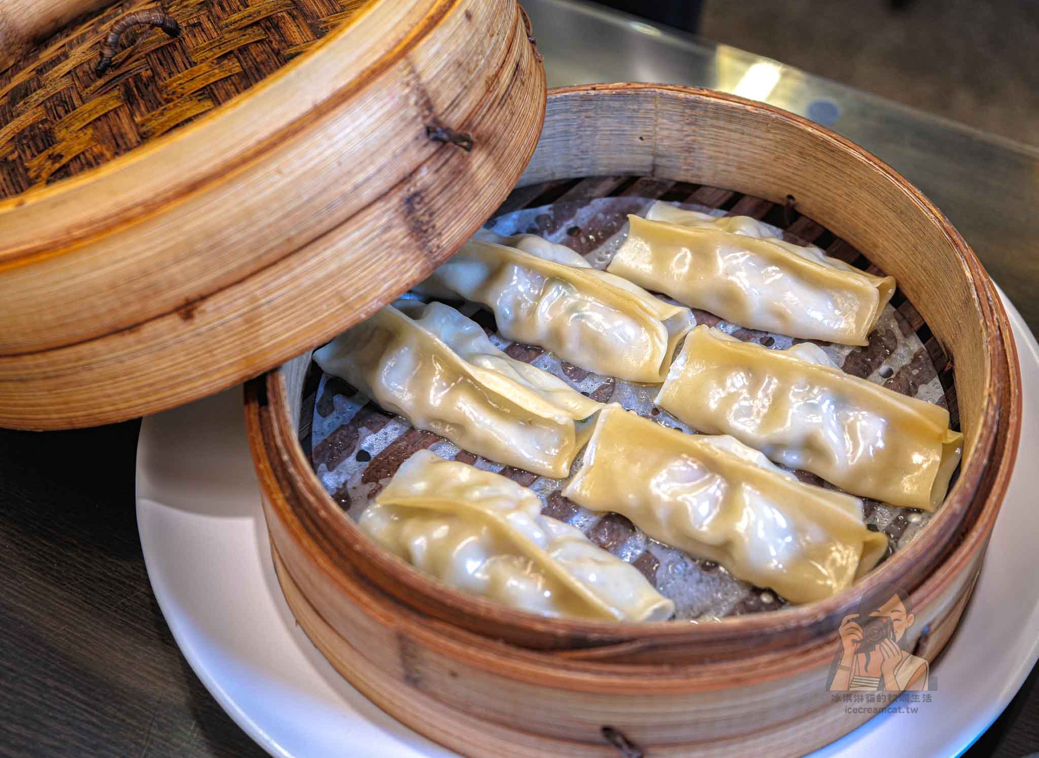 桃園美食｜鼎藏煎餃菜單必吃鍋貼，桃園平價版鼎泰豐人氣麵食 @冰淇淋貓的軟爛生活