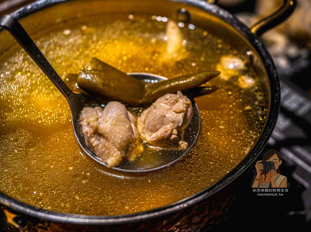 有有1969【台北遼寧街美食】米其林指南入選50年熱炒店,菜單必點百花油條 @冰淇淋貓的軟爛生活 有有1969【台北遼寧街美食】米其林指南入選50年熱炒店,菜單必點百花油條 @冰淇淋貓的軟爛生活