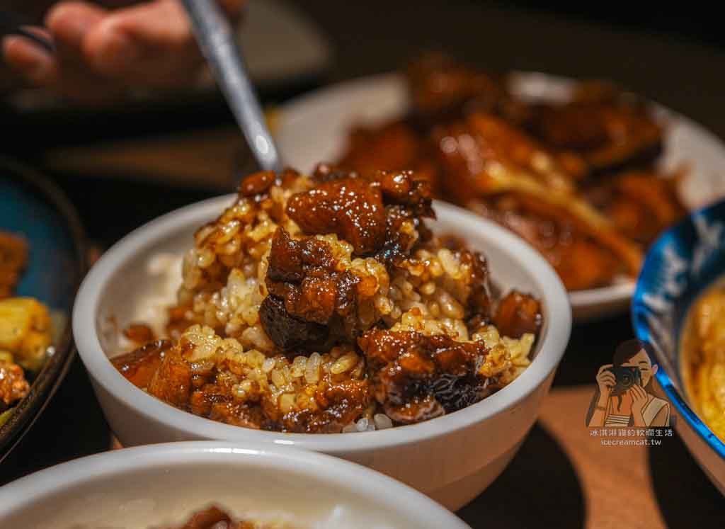 有有1969【台北遼寧街美食】米其林指南入選50年熱炒店,菜單必點百花油條 @冰淇淋貓的軟爛生活 有有1969【台北遼寧街美食】米其林指南入選50年熱炒店,菜單必點百花油條 @冰淇淋貓的軟爛生活