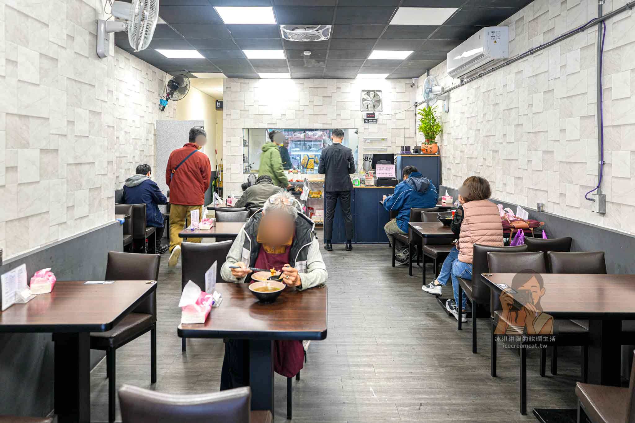 【北投必吃】簡記排骨酥麵 北投市場排隊老店，台北排骨酥麵最強之一 @冰淇淋貓的軟爛生活