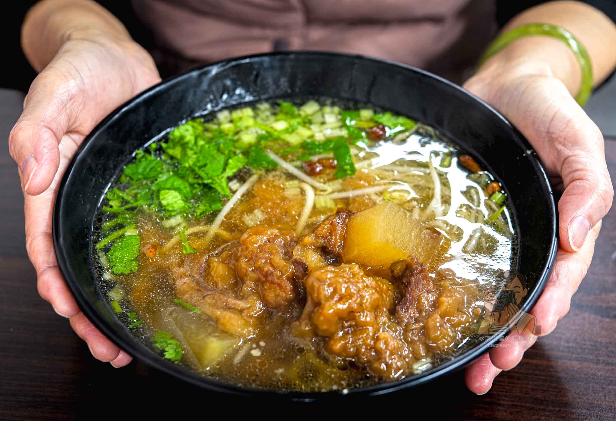 【北投必吃】簡記排骨酥麵 北投市場排隊老店，台北排骨酥麵最強之一 @冰淇淋貓的軟爛生活